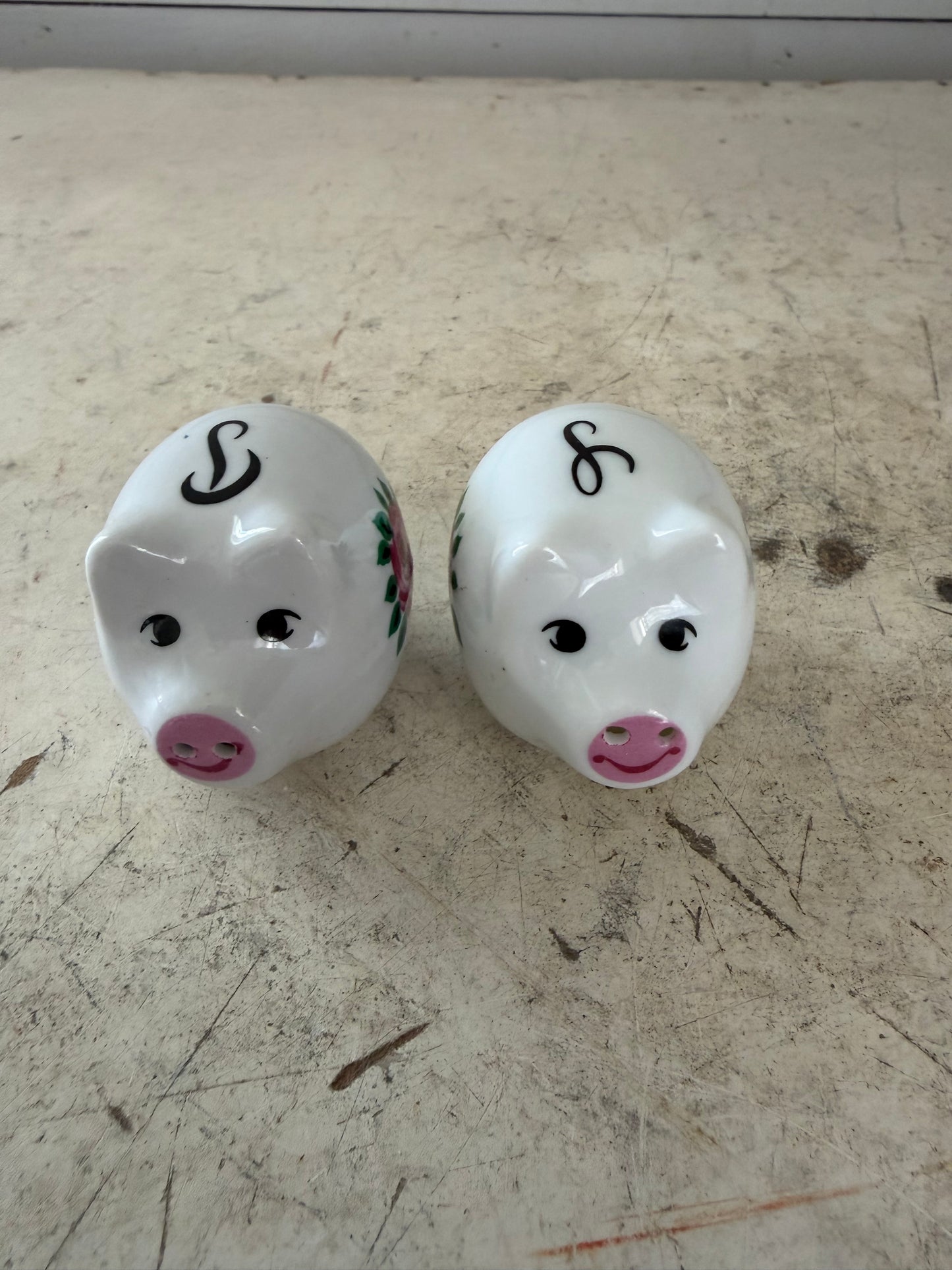 Vintage salt and pepper shaker ceramic pigs