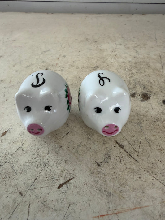 Vintage salt and pepper shaker ceramic pigs