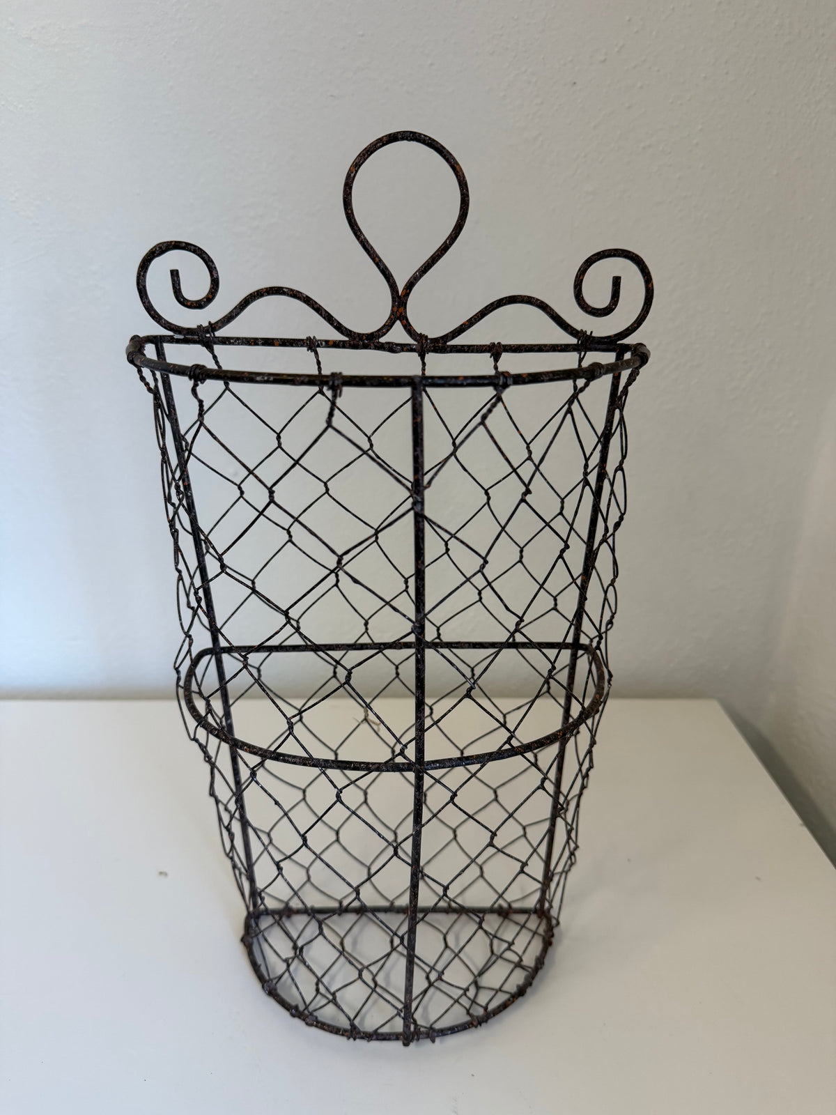 Wire wall basket
