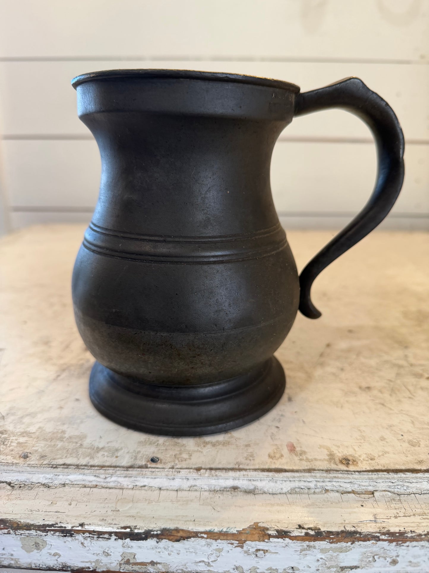 Antique pewter tanker, Victorian era - Quart - has a chip in the base