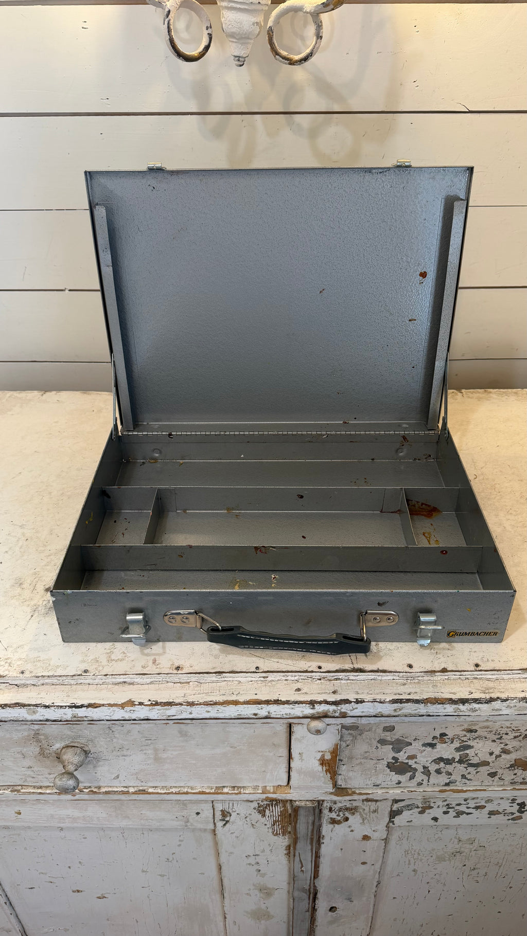 Vintage Grumbacher Artist's Metal Paint Box will get cleaned up