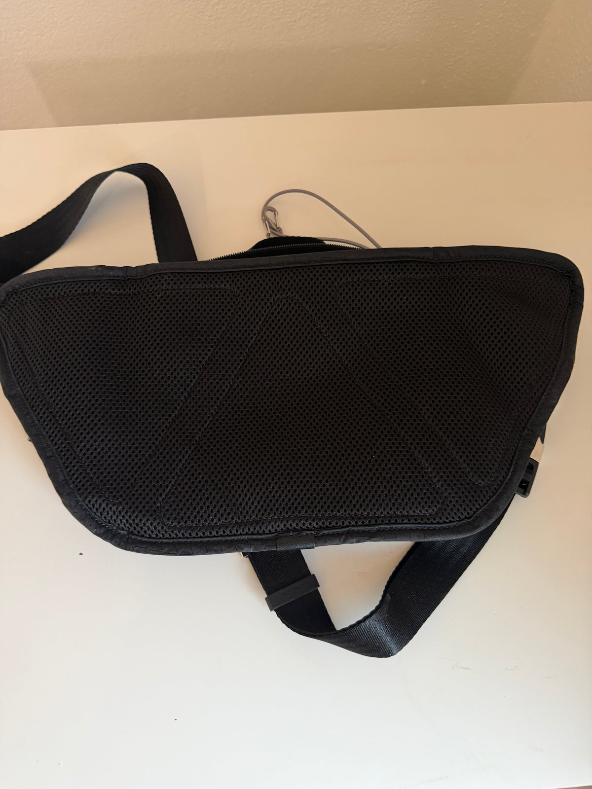 Athleta Excursion Large Waist Belt Bag Black Nylon Crossbody Sling Hip Pack