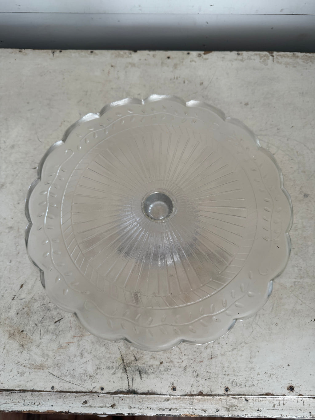 Glass wreath cake stand 11” - no dome