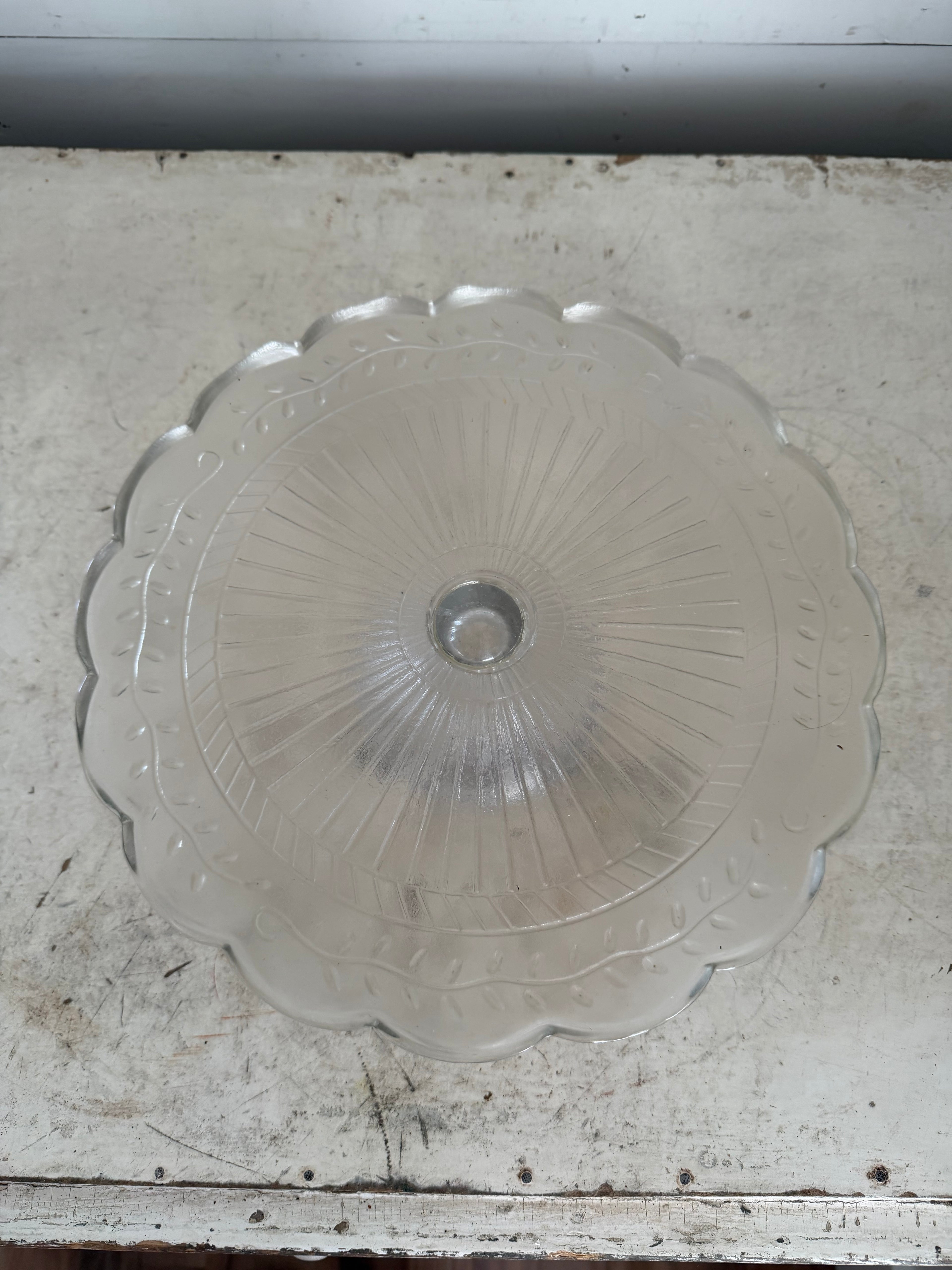 Glass wreath cake stand 11” - no dome