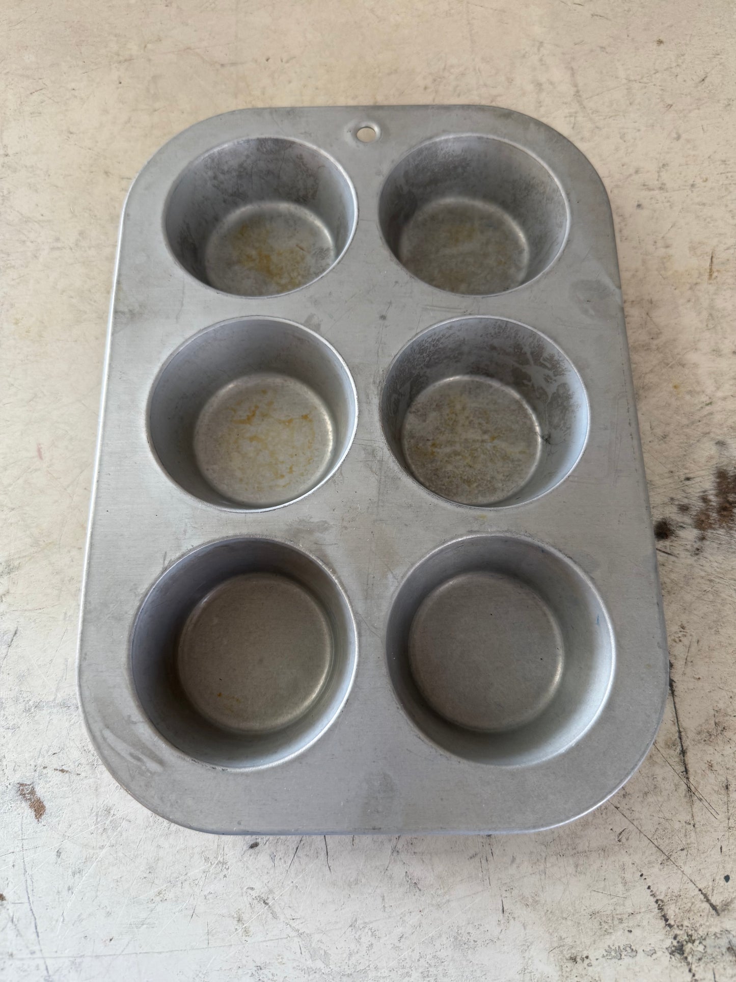 Vintage Aluminum 6 Muffin Tin