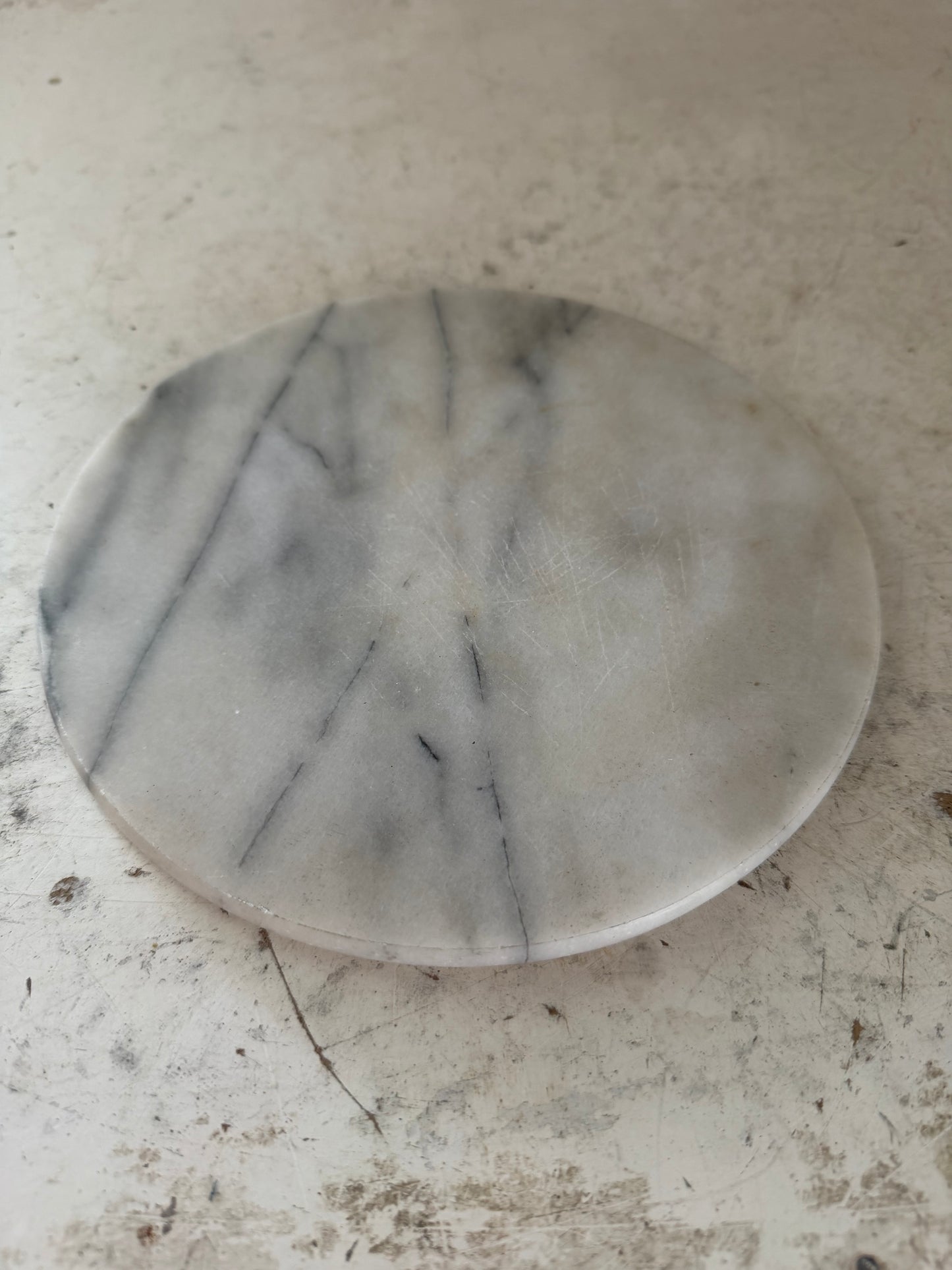 Small marble Round -Will Get Pedestal Makeover