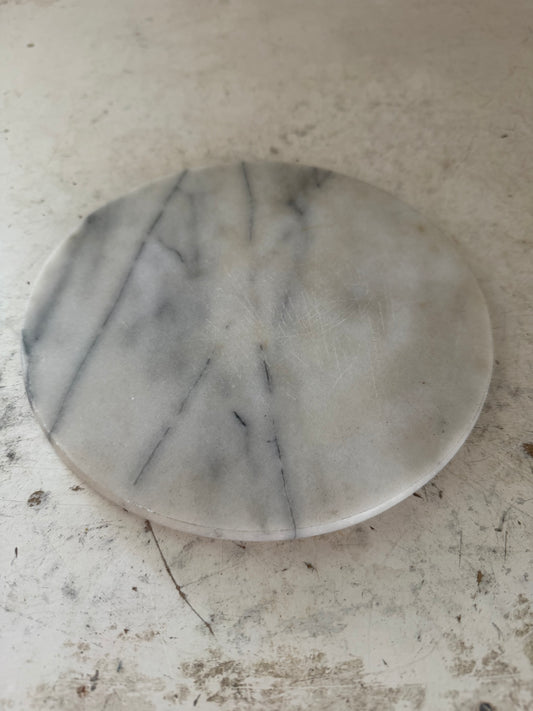 Small marble Round -Will Get Pedestal Makeover