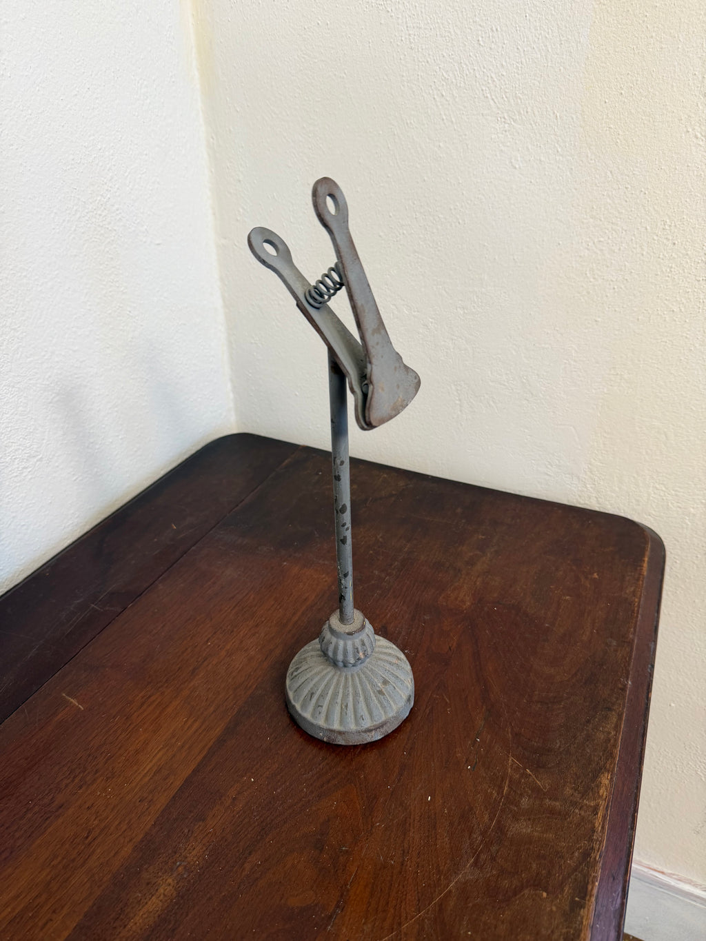 Cast Iron Memo Clip Stand