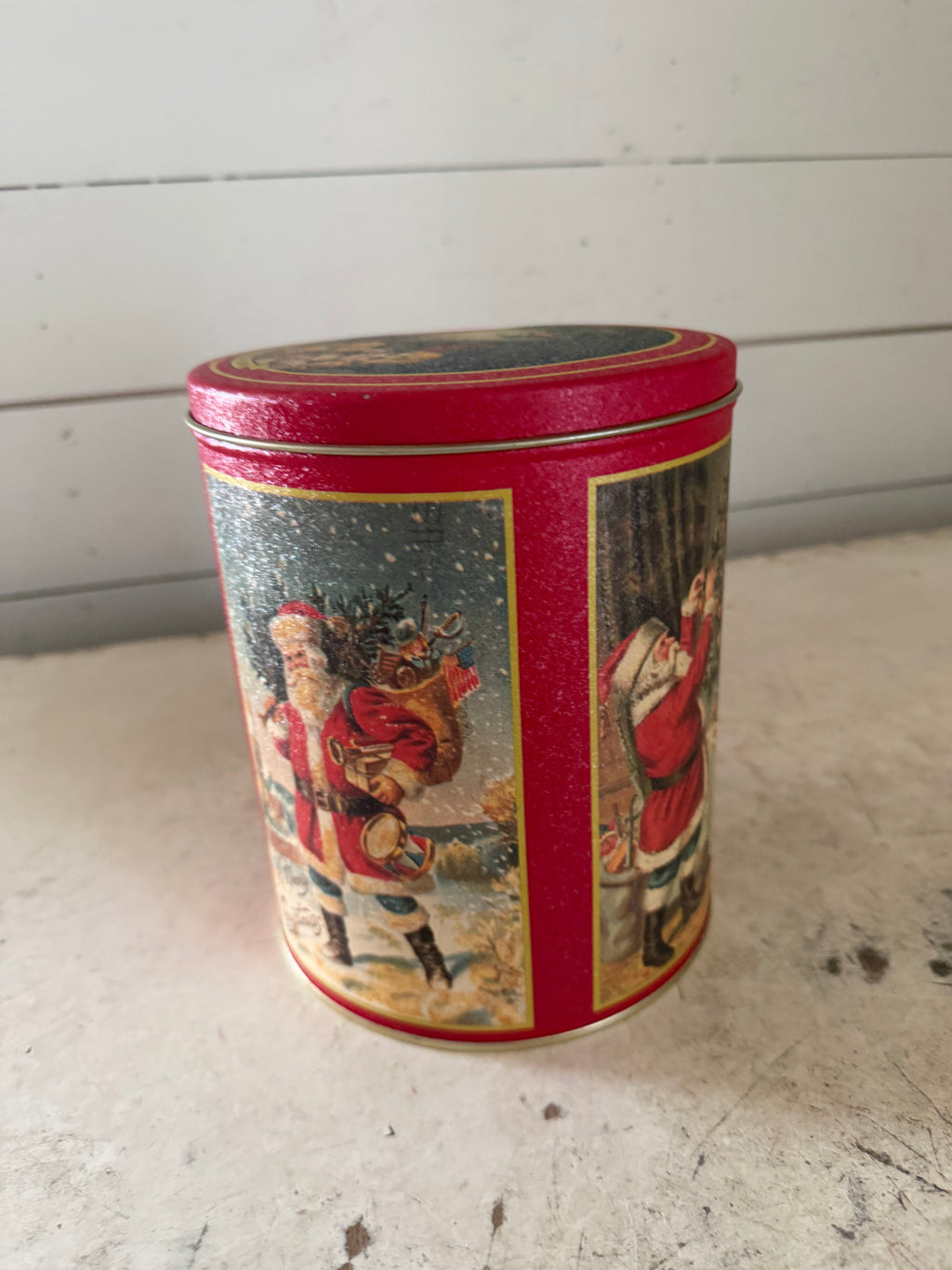 Bristol Ware Christmas tin featuring a classic Santa Claus