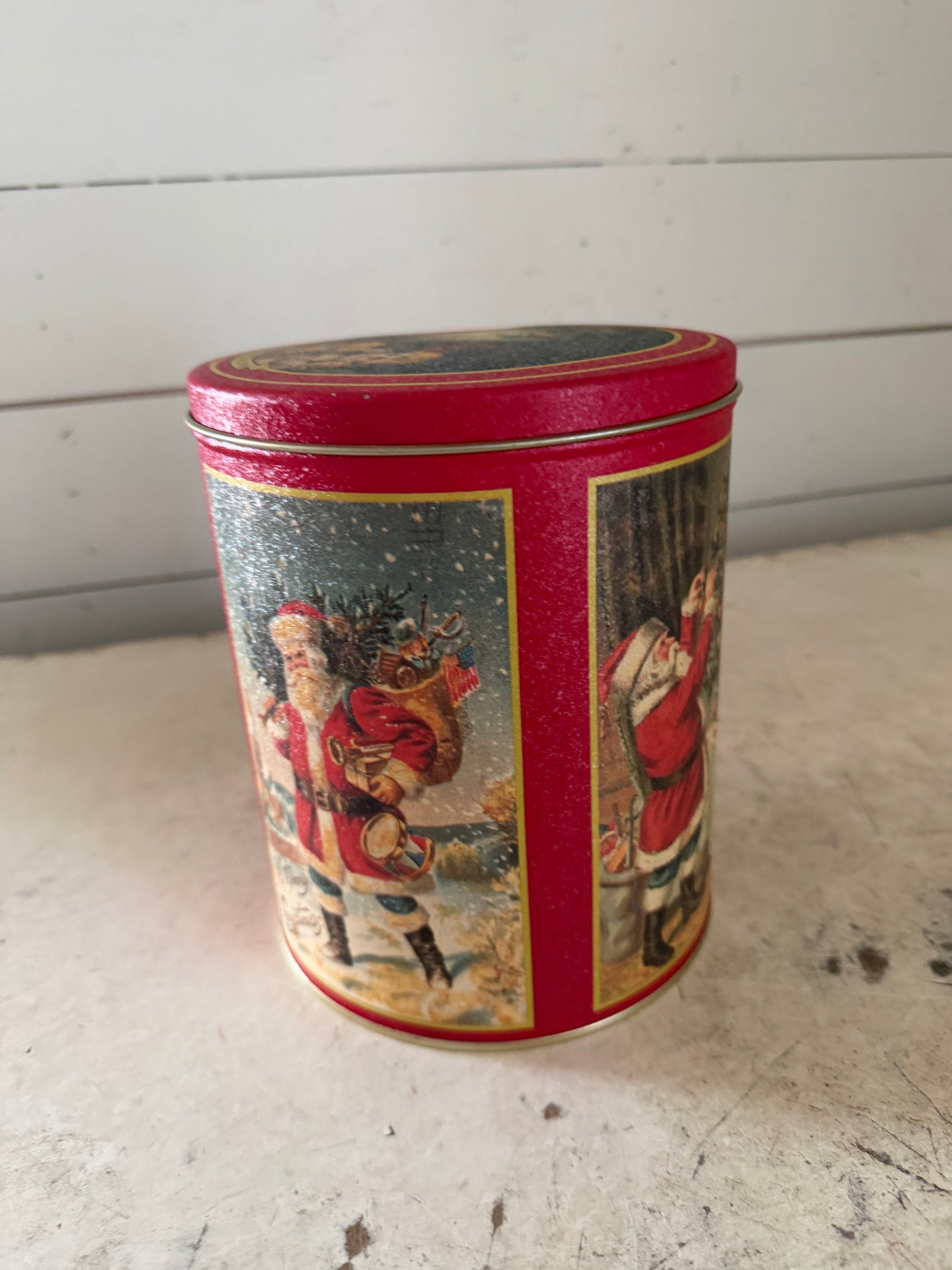 Bristol Ware Christmas tin featuring a classic Santa Claus
