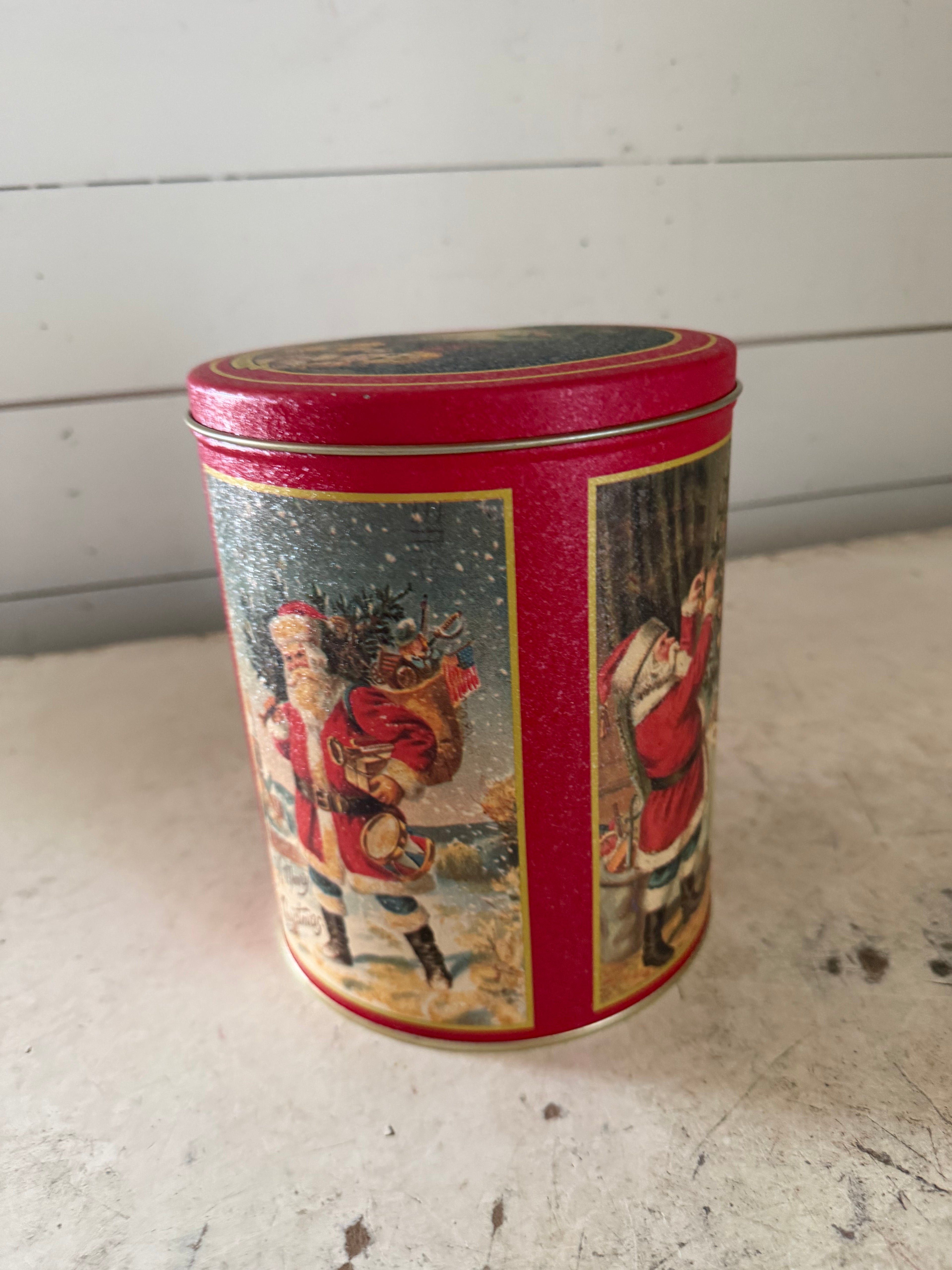 Bristol Ware Christmas tin featuring a classic Santa Claus