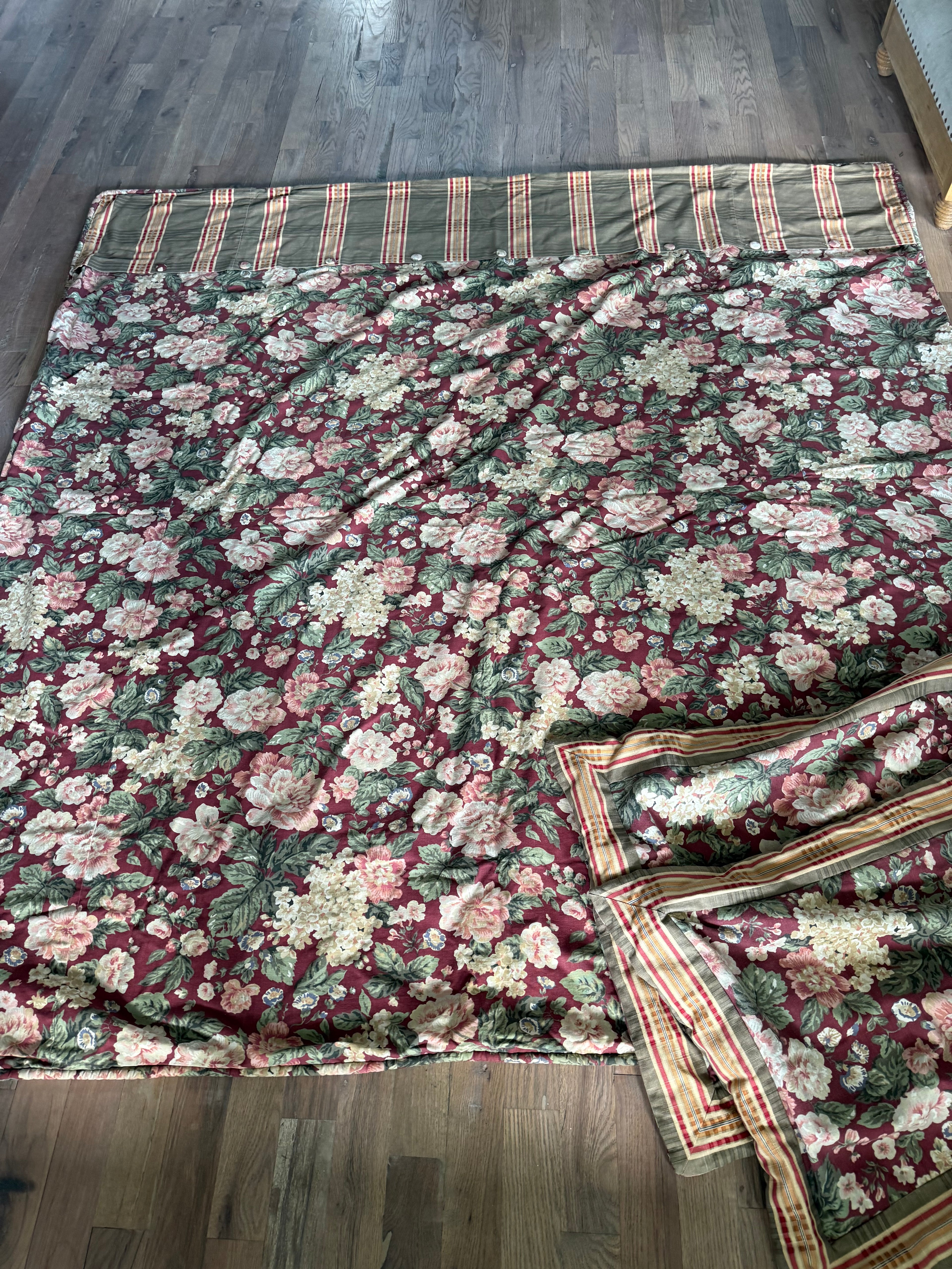 Queen size floral duvet with matching pillow shams