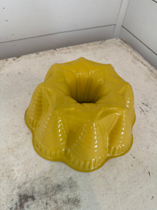 Vintage Yellow Bundt Fiesta Party Pan