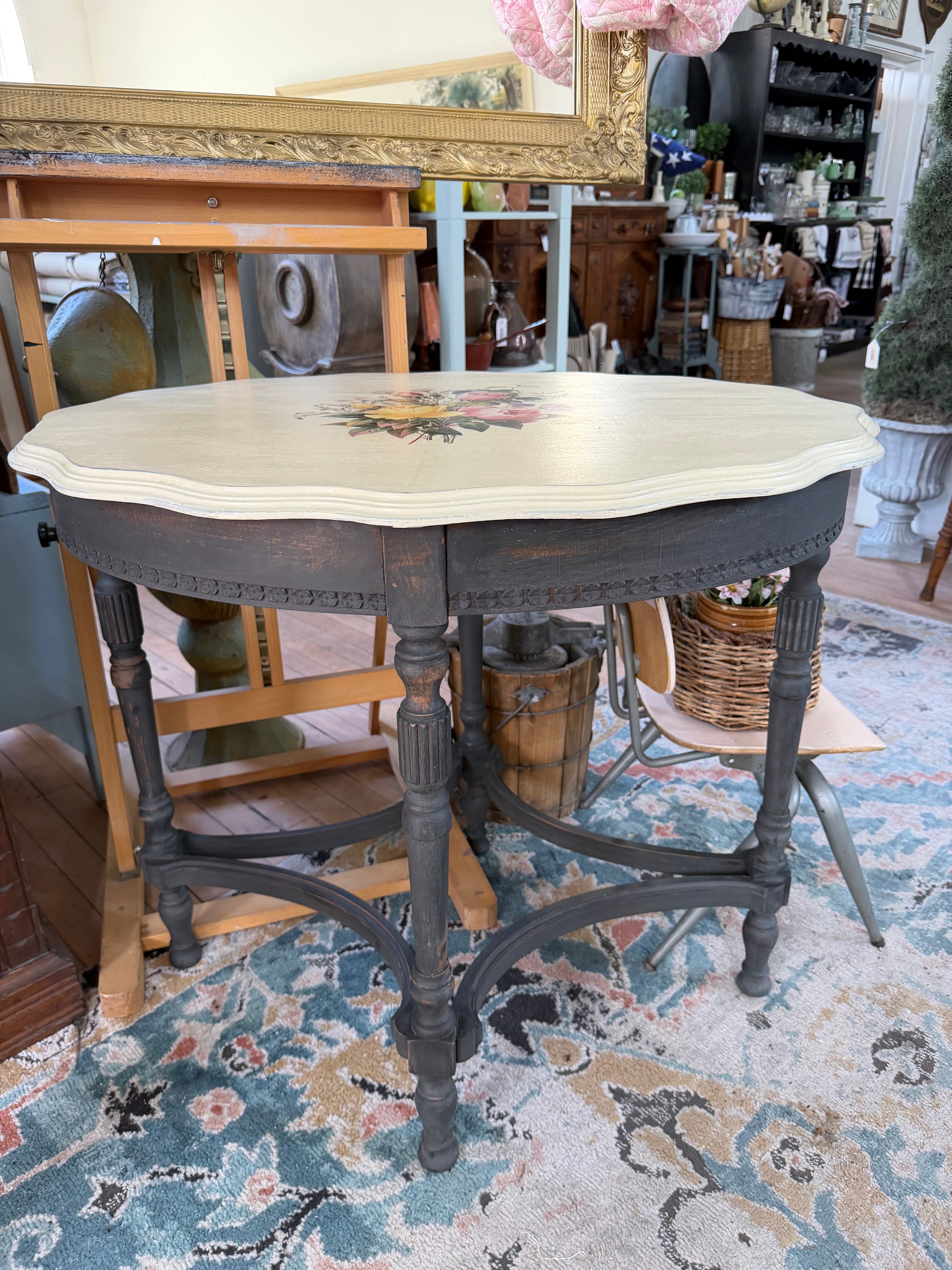 Shabby chic antique hand painted table 32.5x24x28
