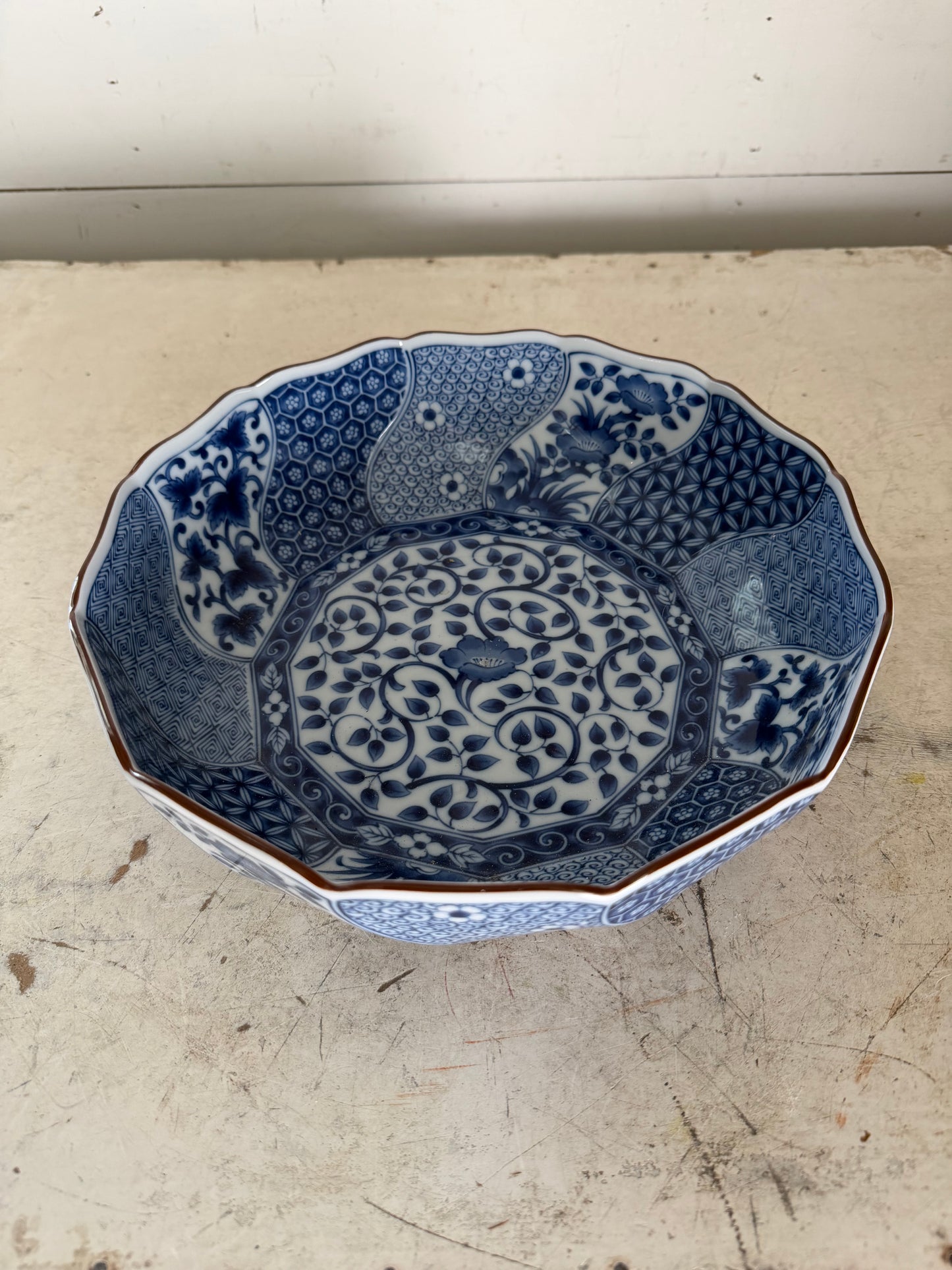 Minoyaki Nejiri Shouzui serving bowl, Indigo Blue