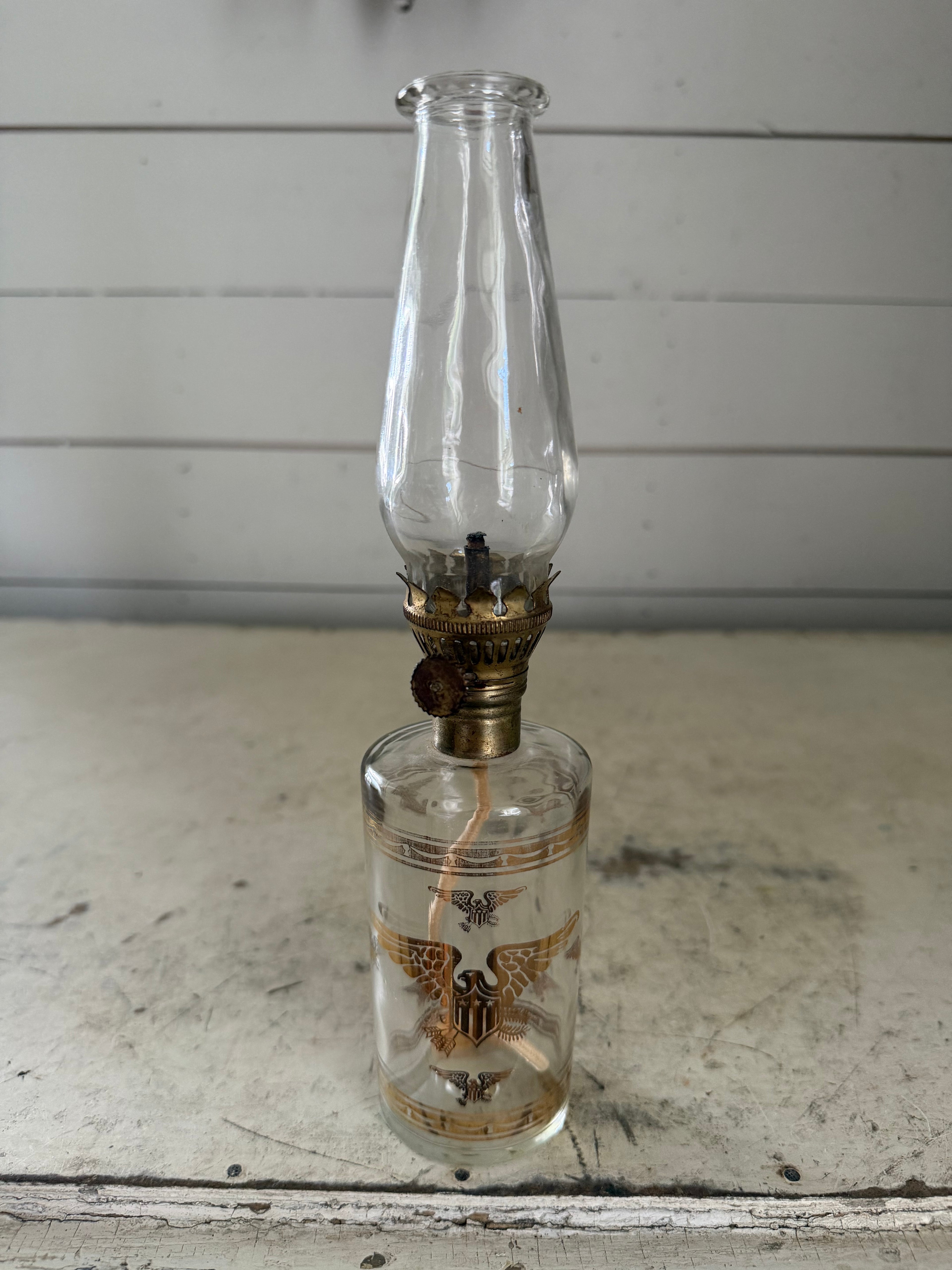 Vintage Oil Kerosene Lamp Lamplight Farms Gold American Eagle Glass Chimney 10"