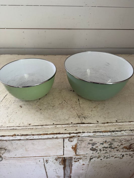 Green enamel bowl set