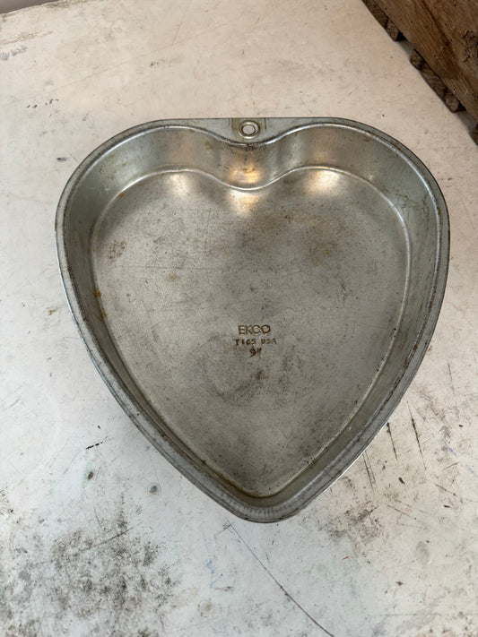 Vintage Heart 9” Cake Pan