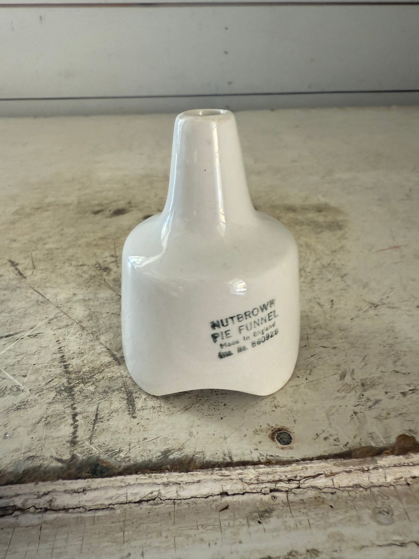 The Old Vintage Nutbrown Pie Vent Pie Funnel Solid White Funnel - Made in England