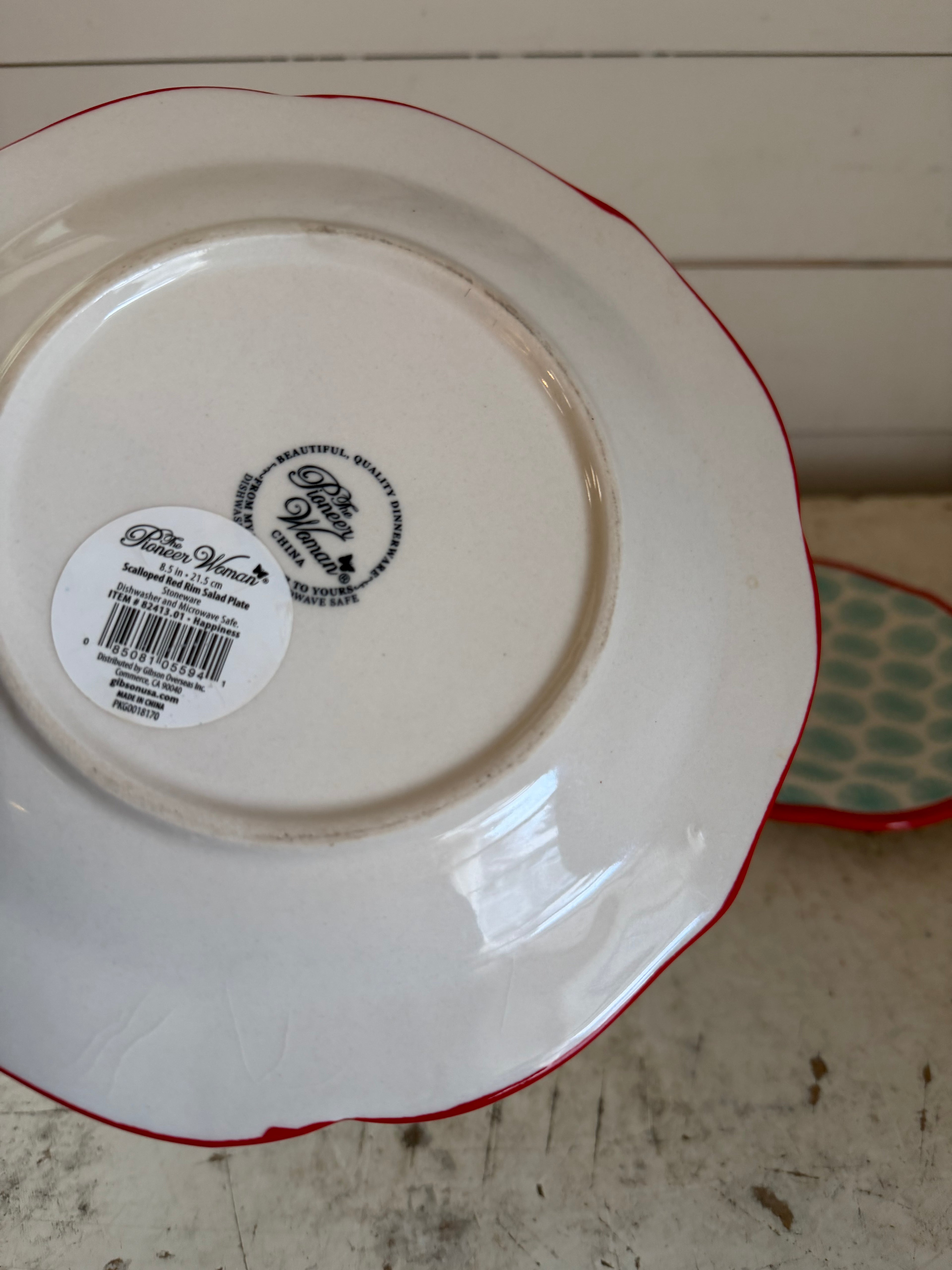 Pioneer Woman Happiness Salad Plate Red Scalloped Rim Aqua Starburst sold individually