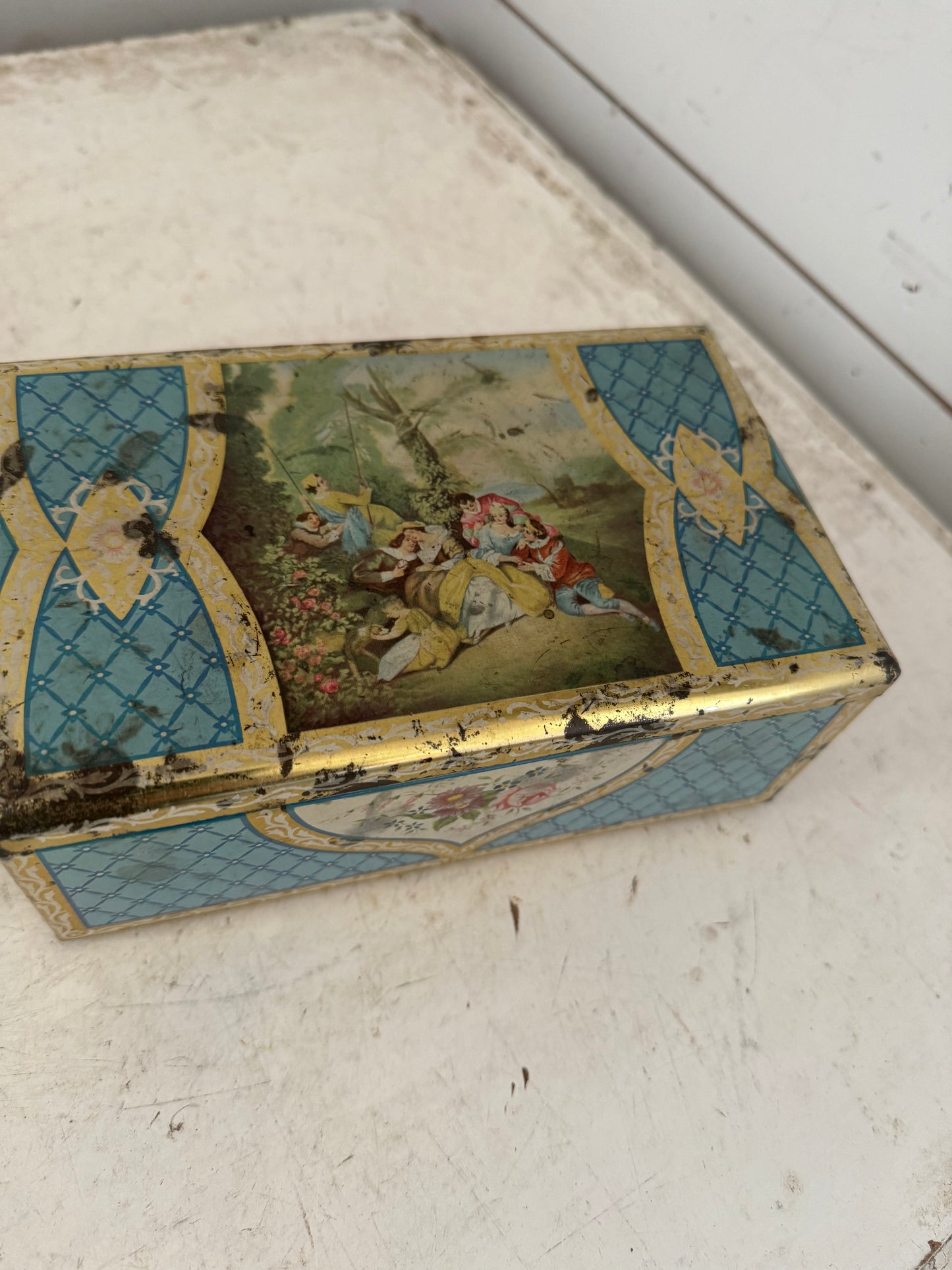 MACFARLANE LANG & CO. VINTAGE Tin RARE renaissance English Biscuit Box Bin 15