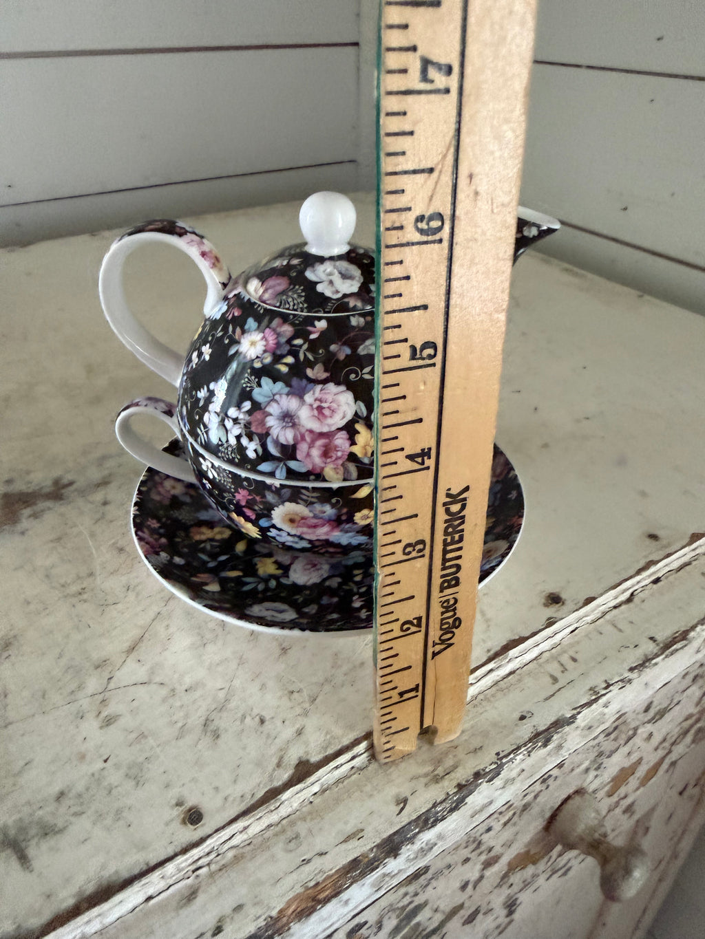 Gracie Tea for one pot and cup and saucer set