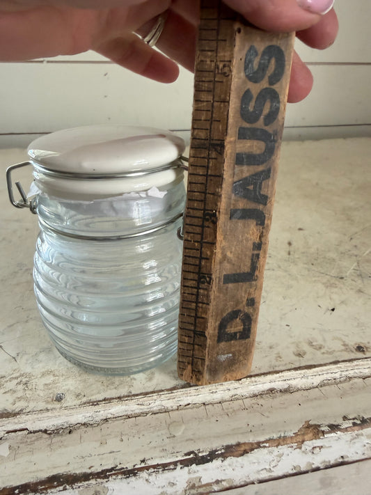 Beehive hermetic jar, with lid