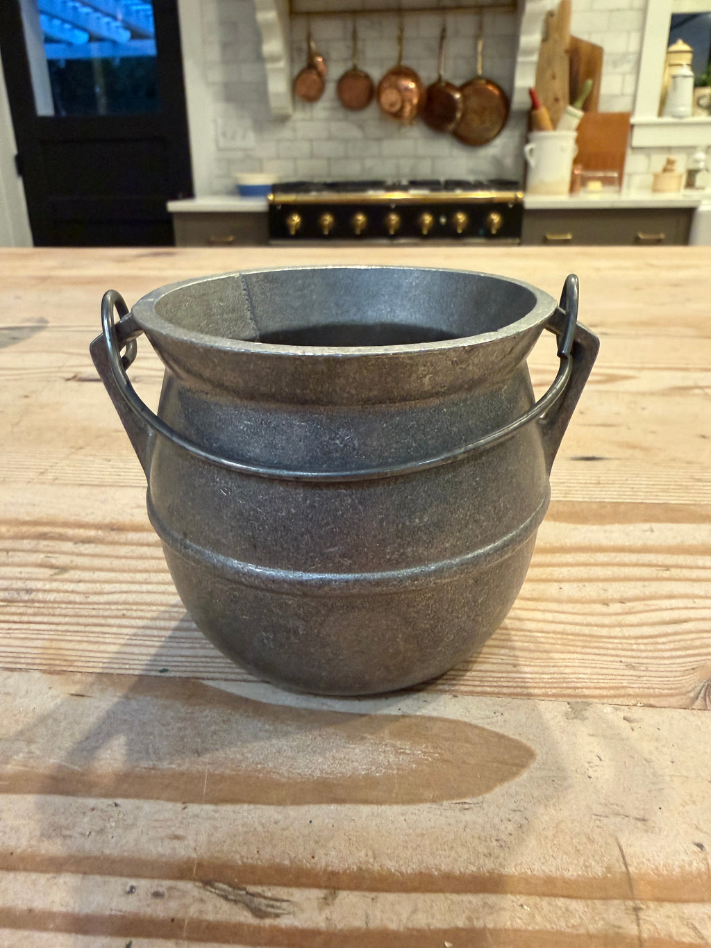 Small cauldron possibly pewter?