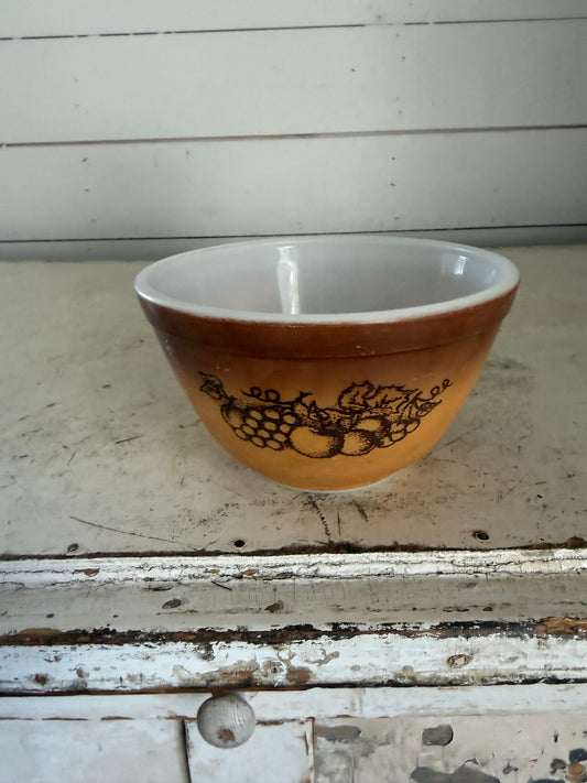 Vintage Pyrex by Corning 1.5 Pint Mixing Bowl 750ml Old Orchard Pattern
