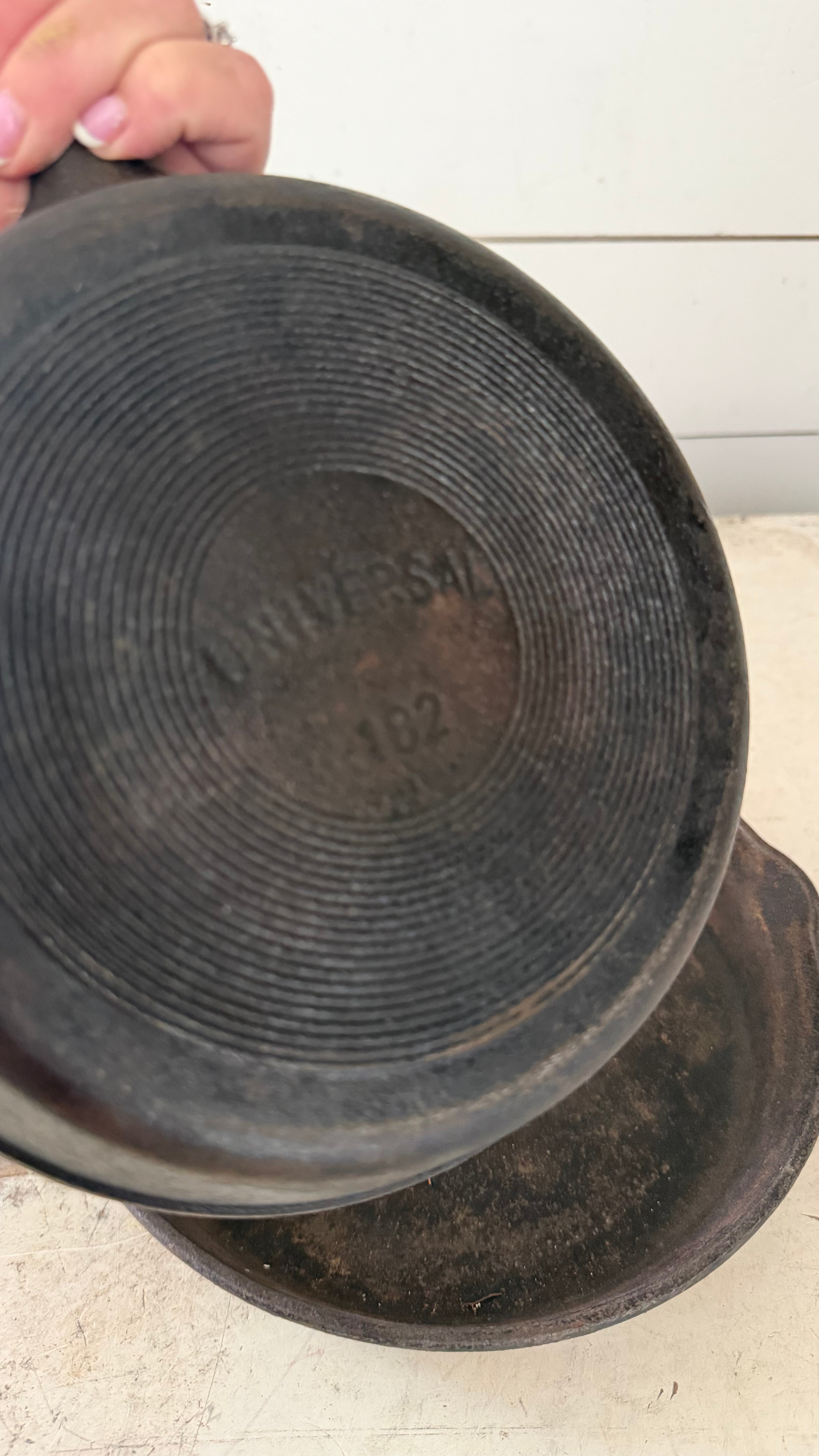 Universal cast-iron skillet set as is
