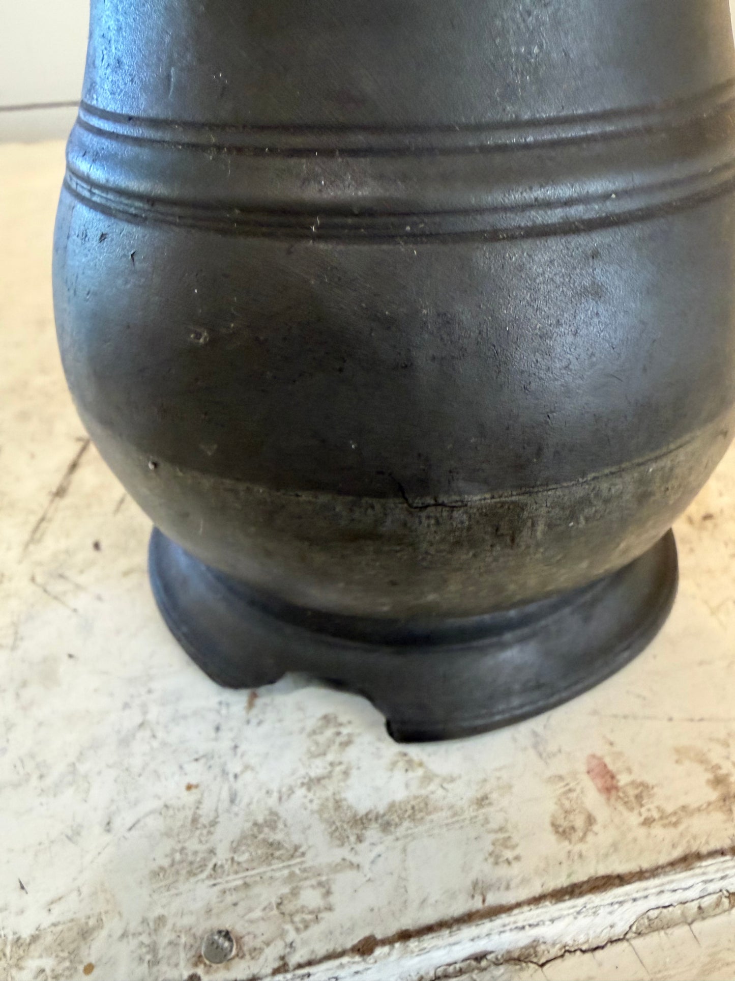 Antique pewter tanker, Victorian era - Quart - has a chip in the base