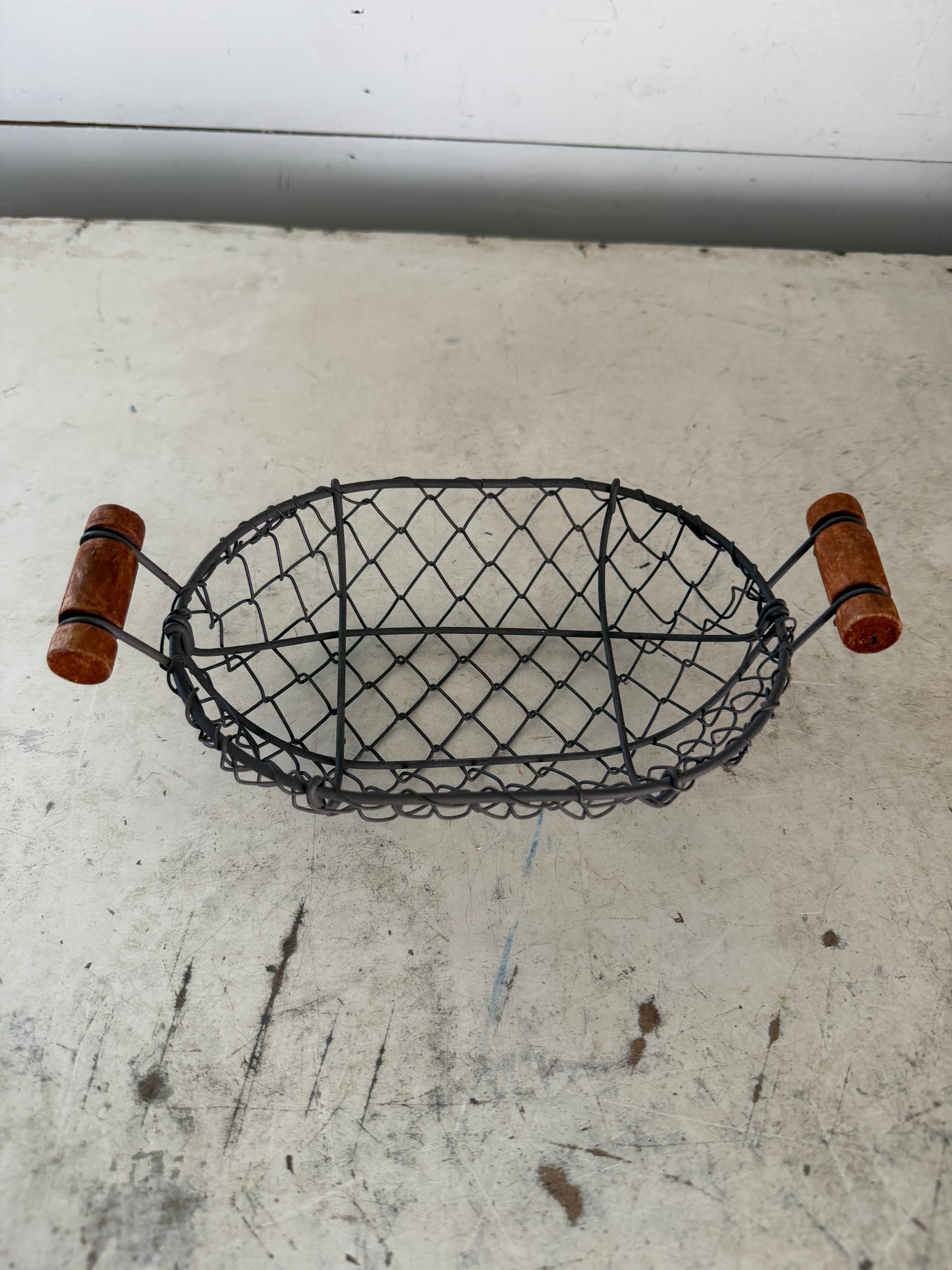 Mini wire egg basket
