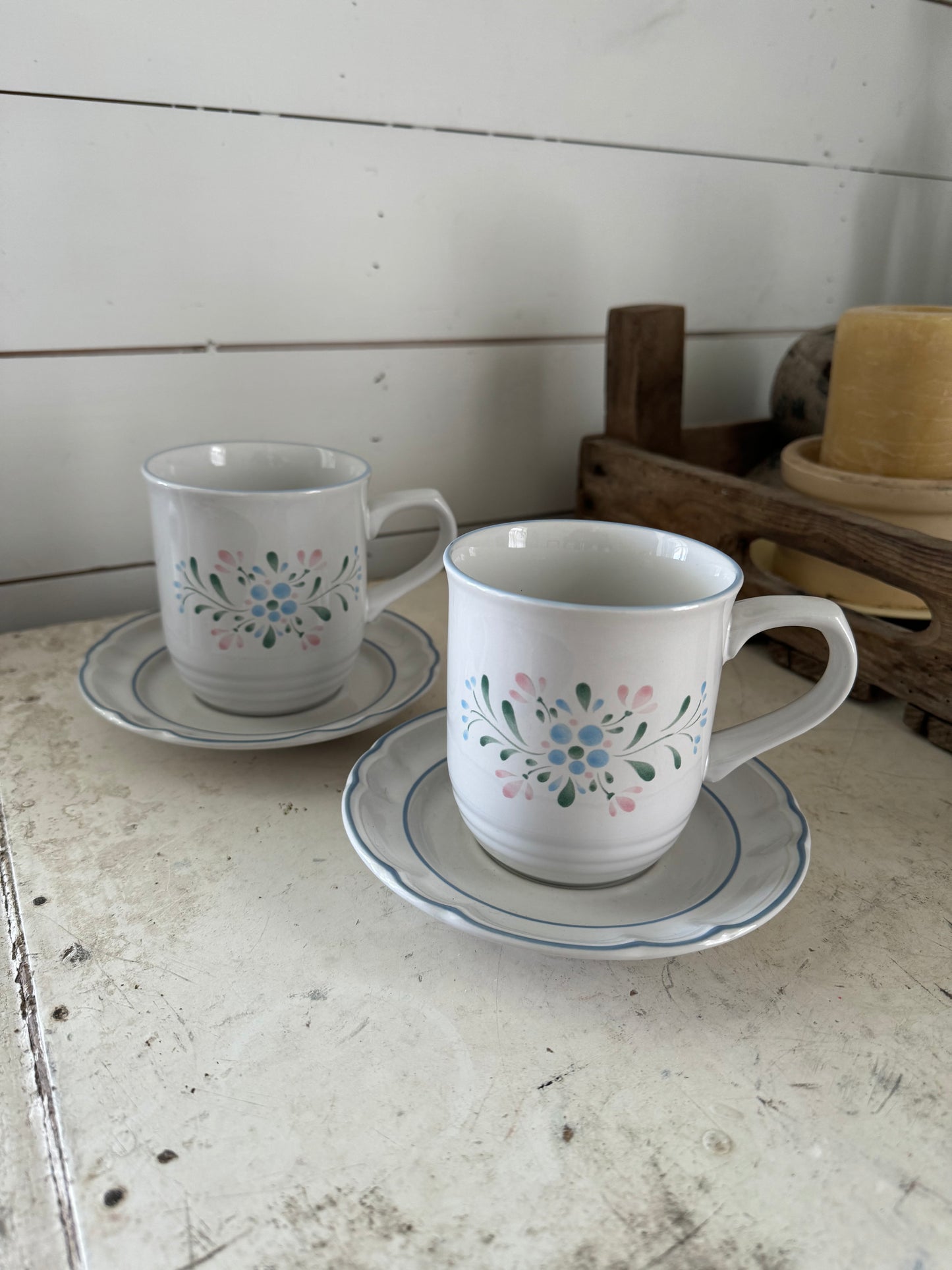 Fascino Stoneware Mug Set of Two Floral Ceramic Vintage Mugs with plates by Fascino Stoneware Japan