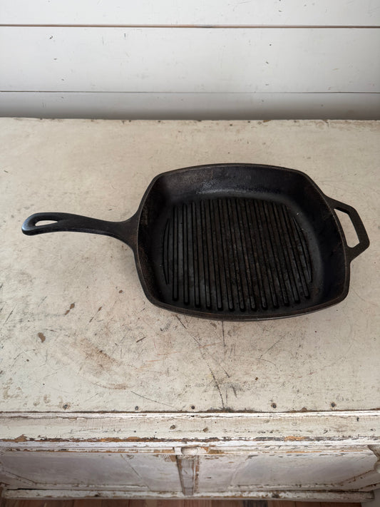 Vintage Lodge 10.25” Cast Iron Grill Pan - Will get cleaned and re-seasoned