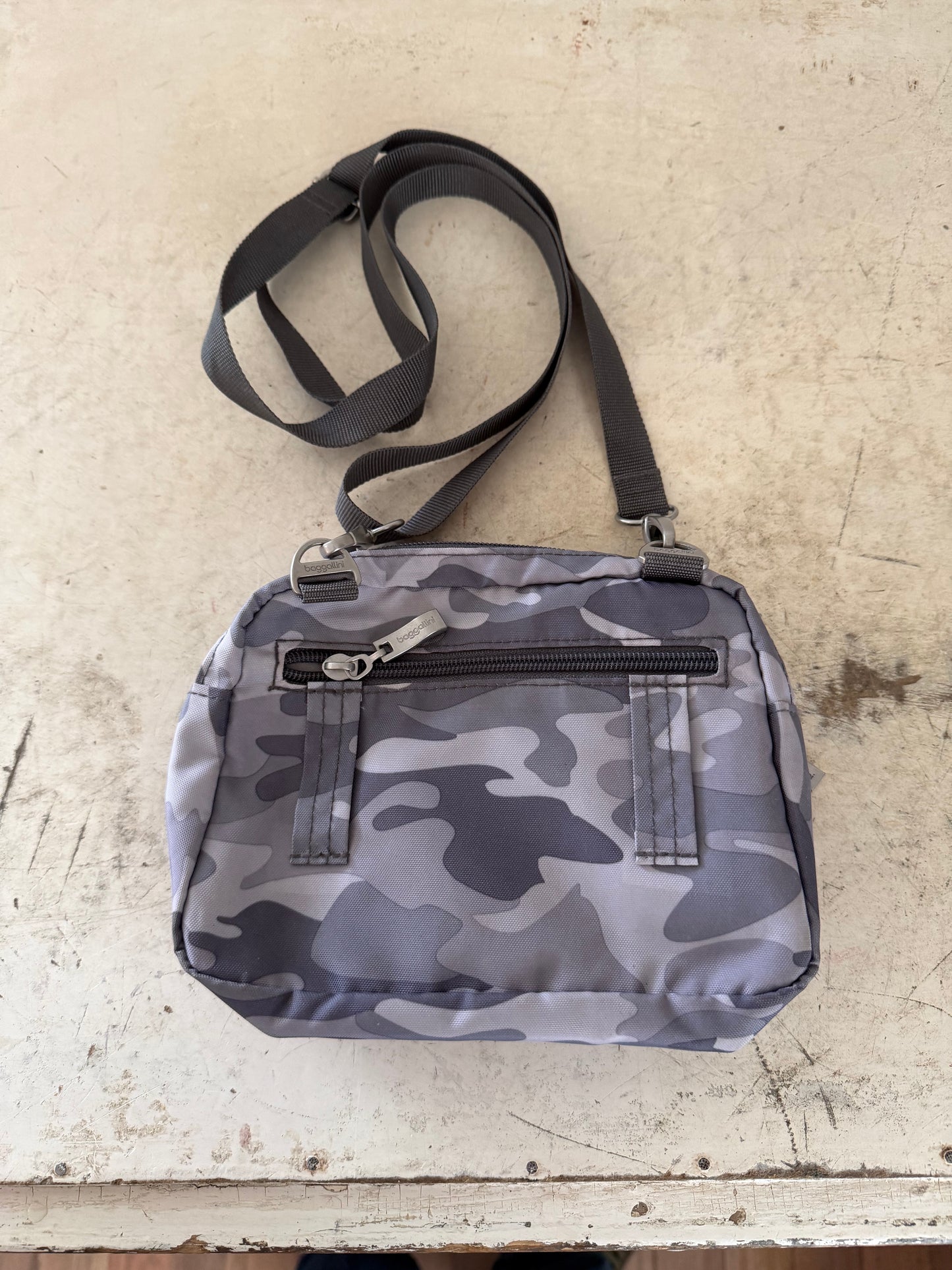 Triple Zip Bagg Camo baggalini
