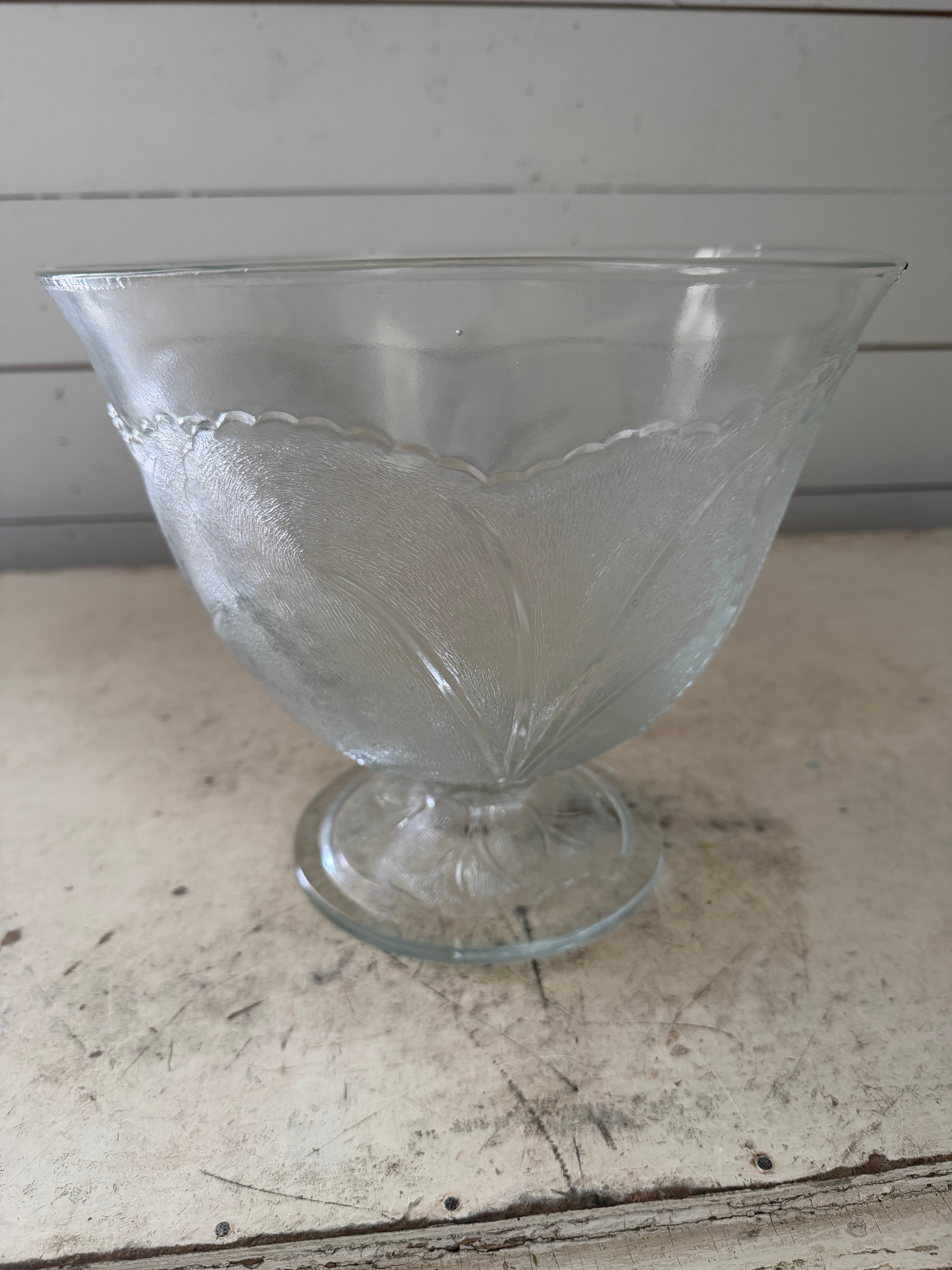 Vintage Indiana Glass clear footed Pebble Beach Pattern punch bowl
