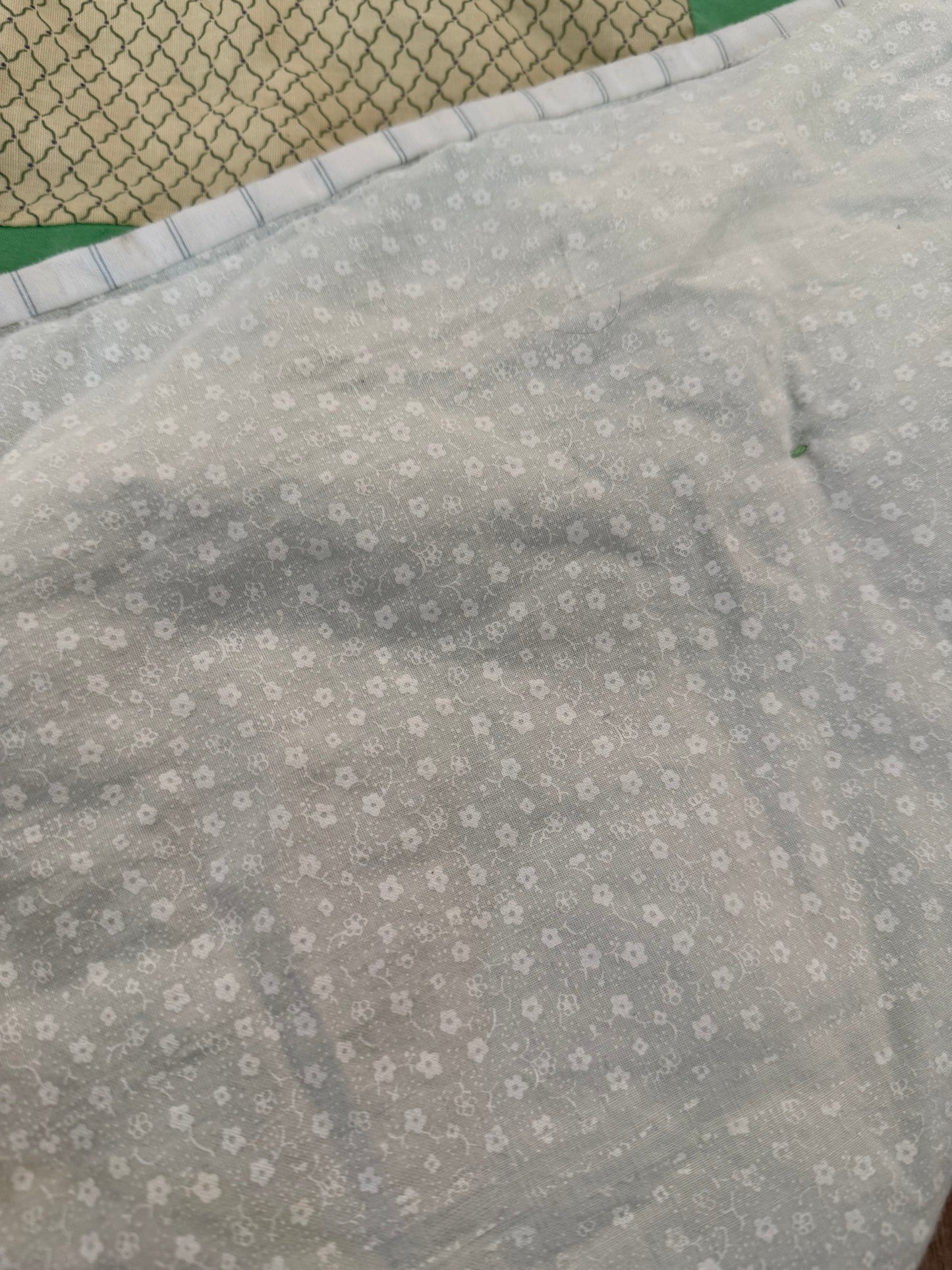 Full Size Hand Pieced Green & Cream Quilt