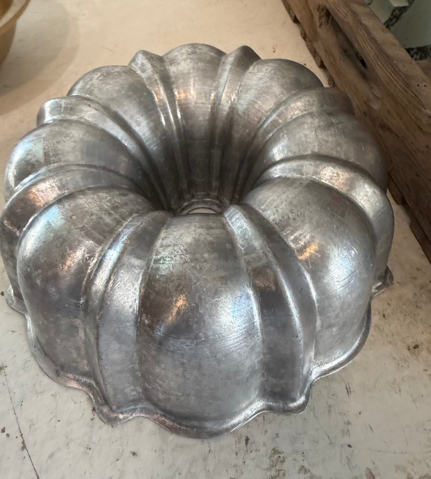 Vintage cast aluminum Bundt pan