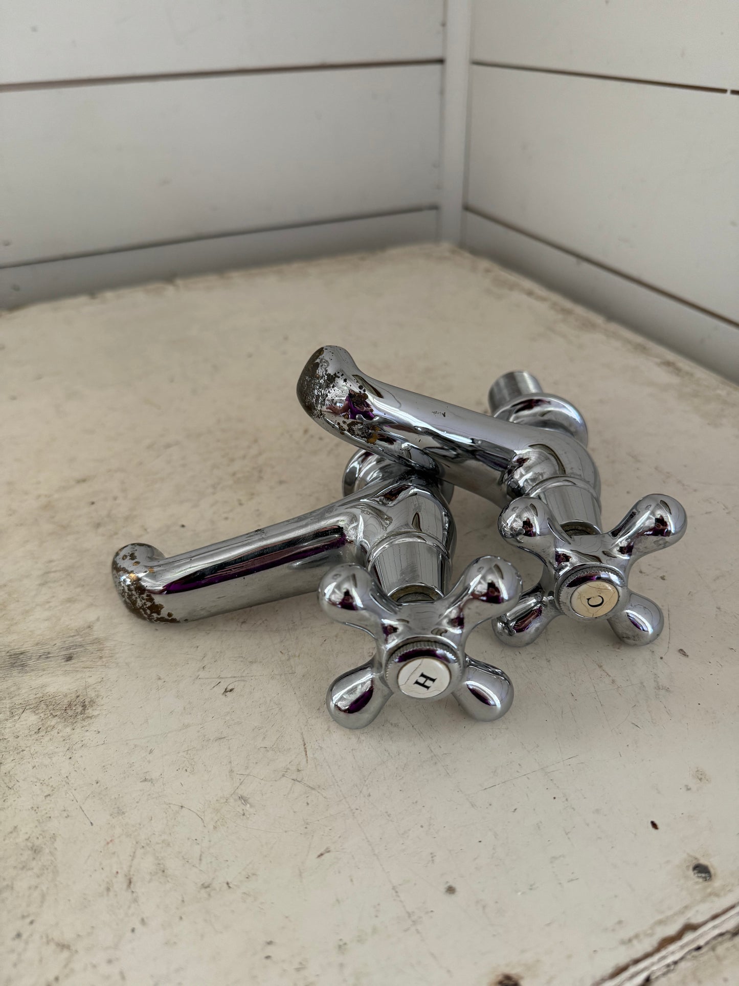 English Set of Taps