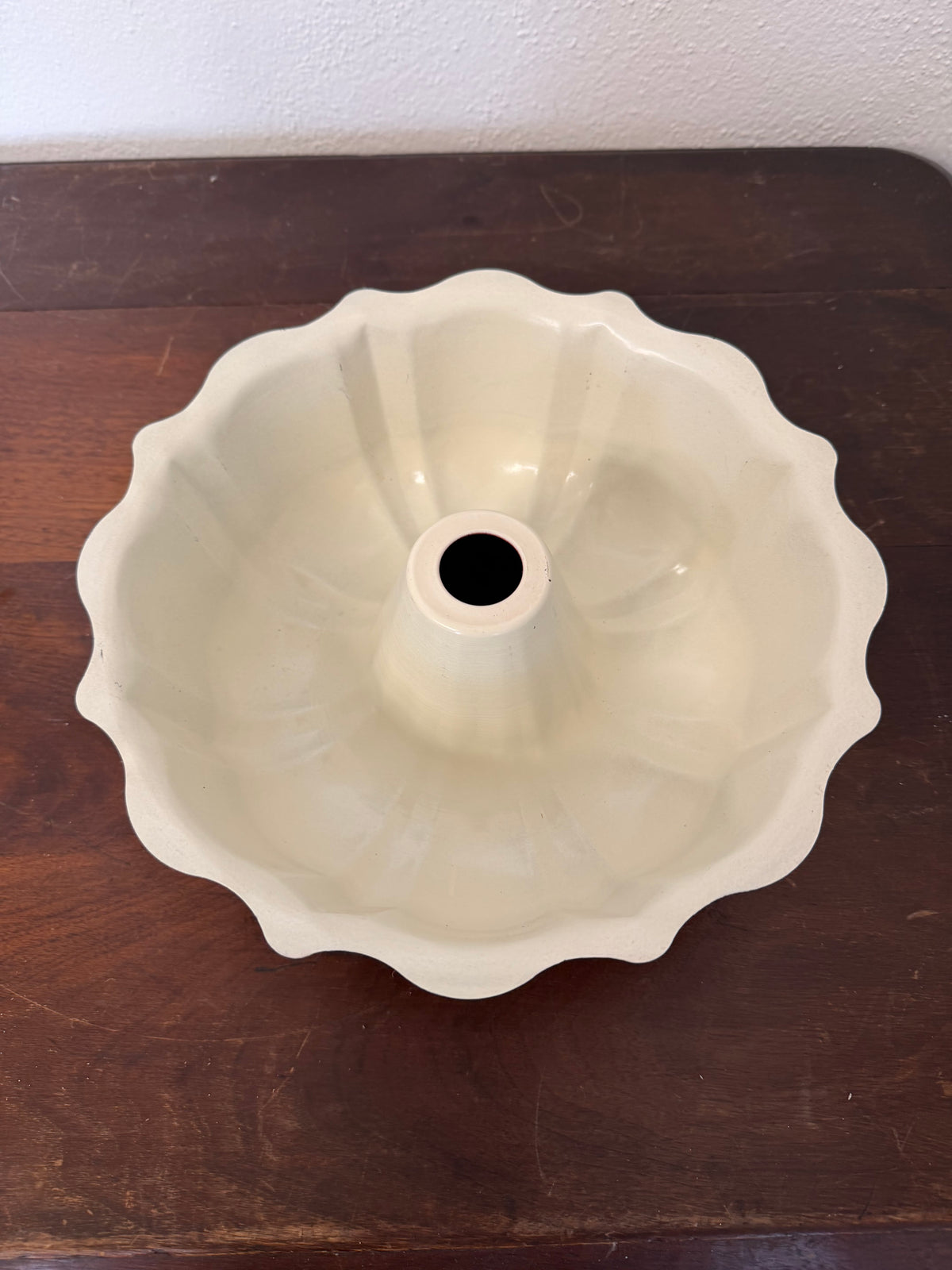 Red 6 Cup Bundt Pan