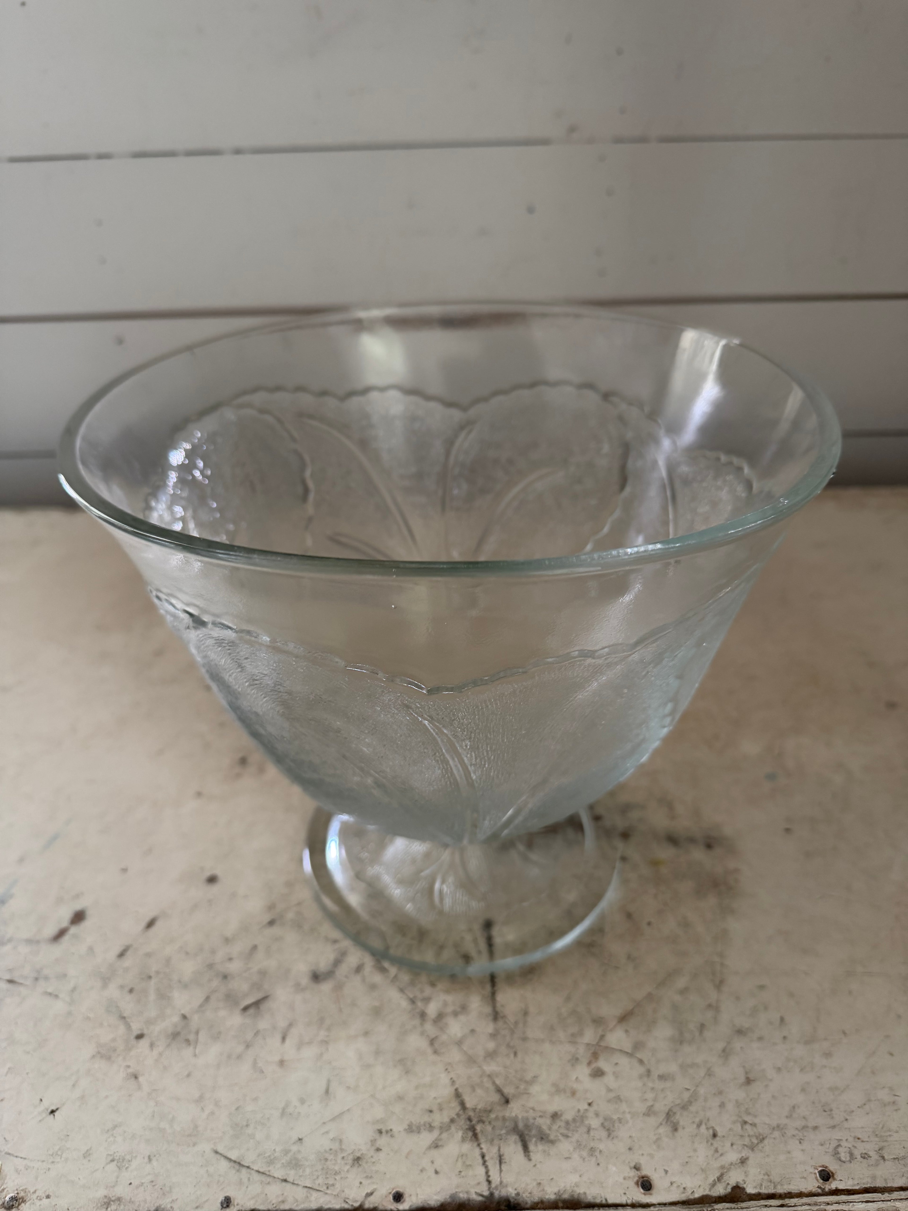 Vintage Indiana Glass clear footed Pebble Beach Pattern punch bowl