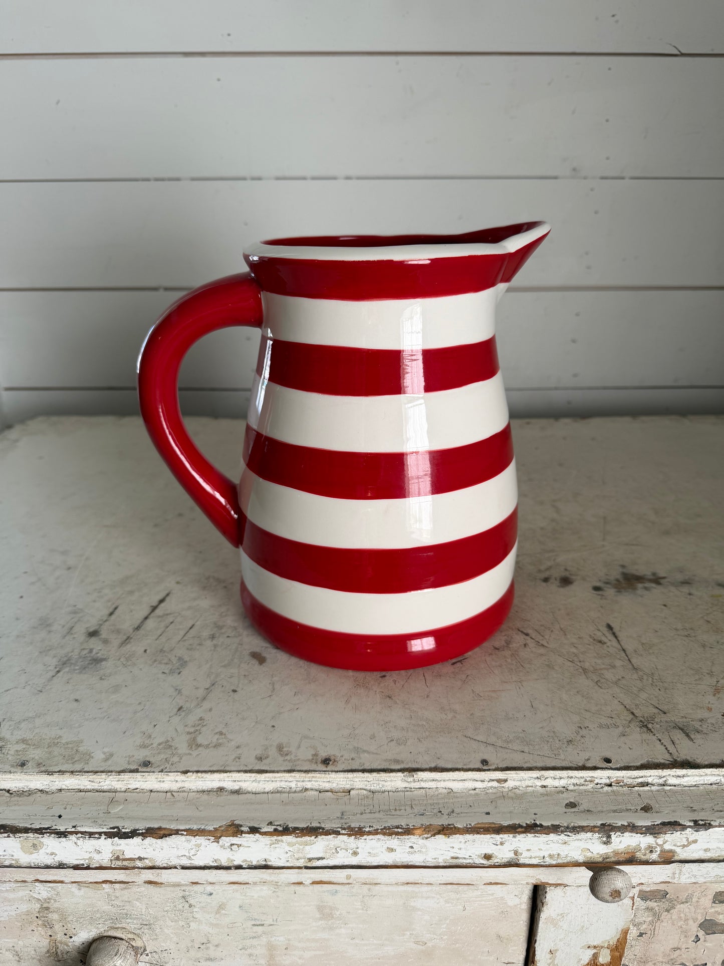 Terramoto Ceramic pitcher Red and White Stripes