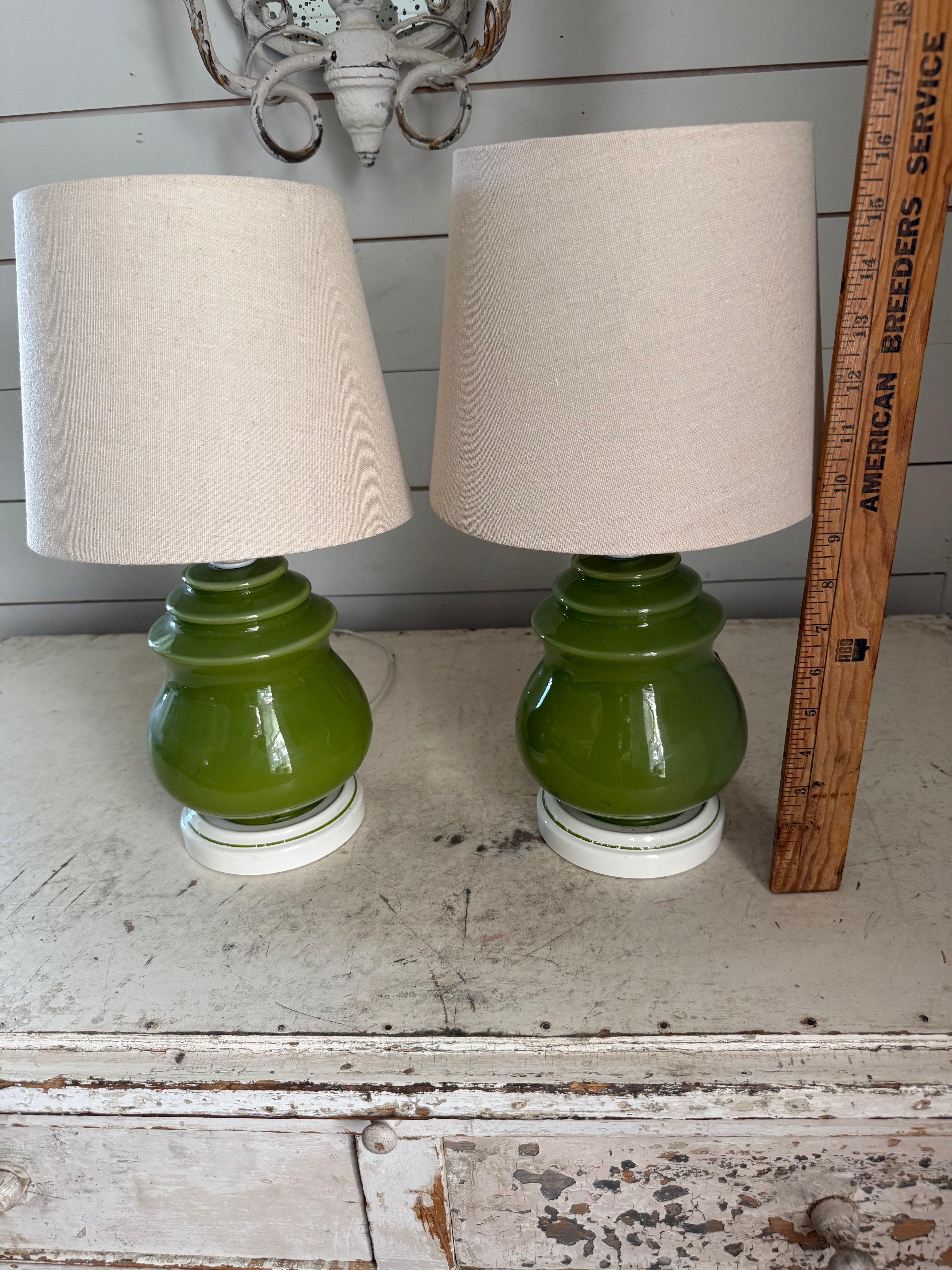Set of 2 Mid Century Vintage porcelain Lamps -Green as is