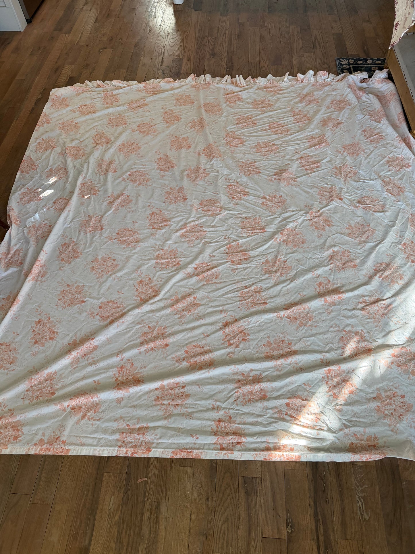 Peach and cream Tapestry pattern Ruffled Top Sheet - King Size