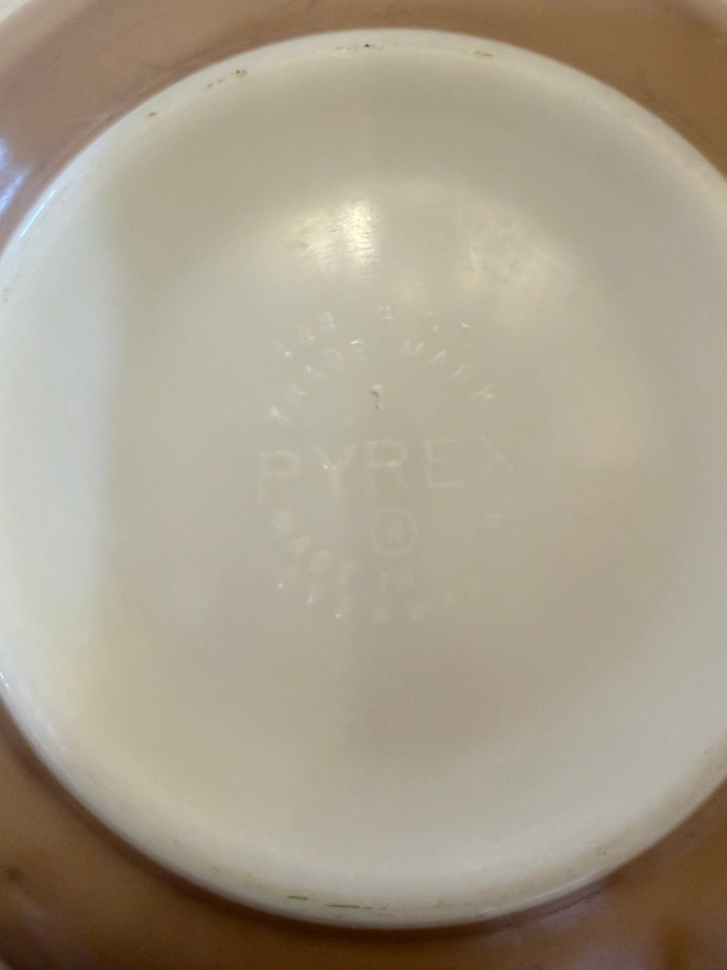 Pyrex Sandalwood Cinderella Mixing Bowl with Tan Ivy Pattern - has slight Scratches
