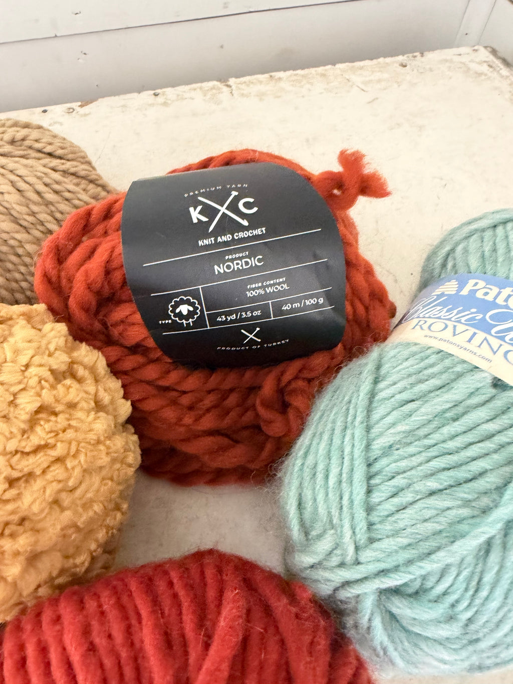Set of yarn, mostly wool