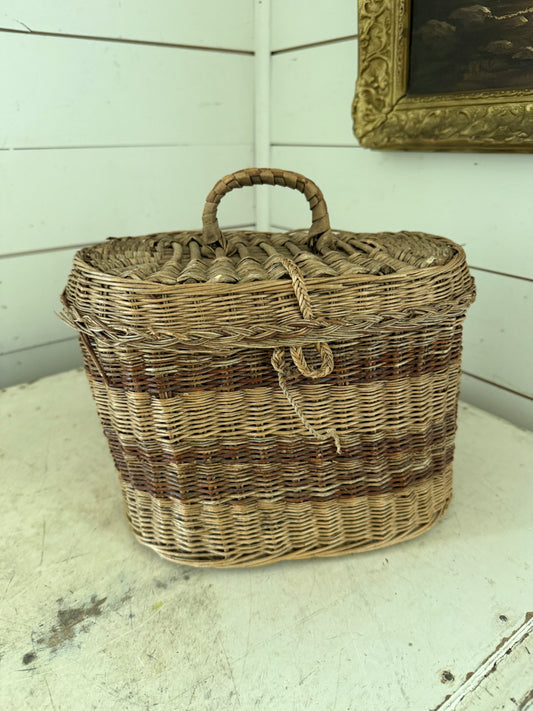 Hinged basket with lid