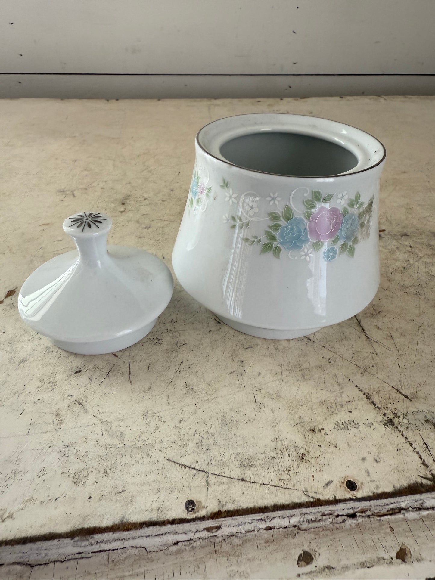 China garden sugar bowl with lid