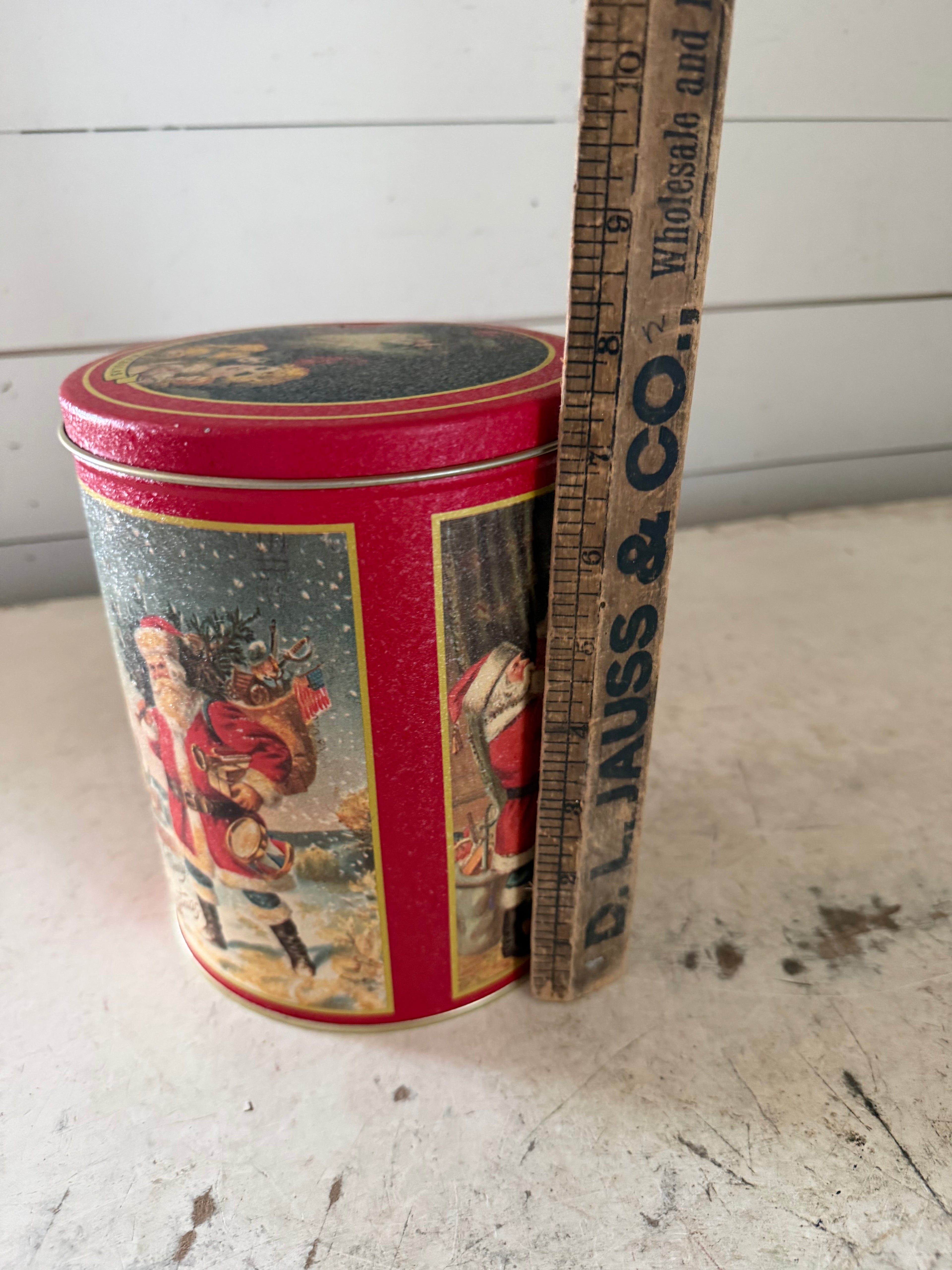 Bristol Ware Christmas tin featuring a classic Santa Claus