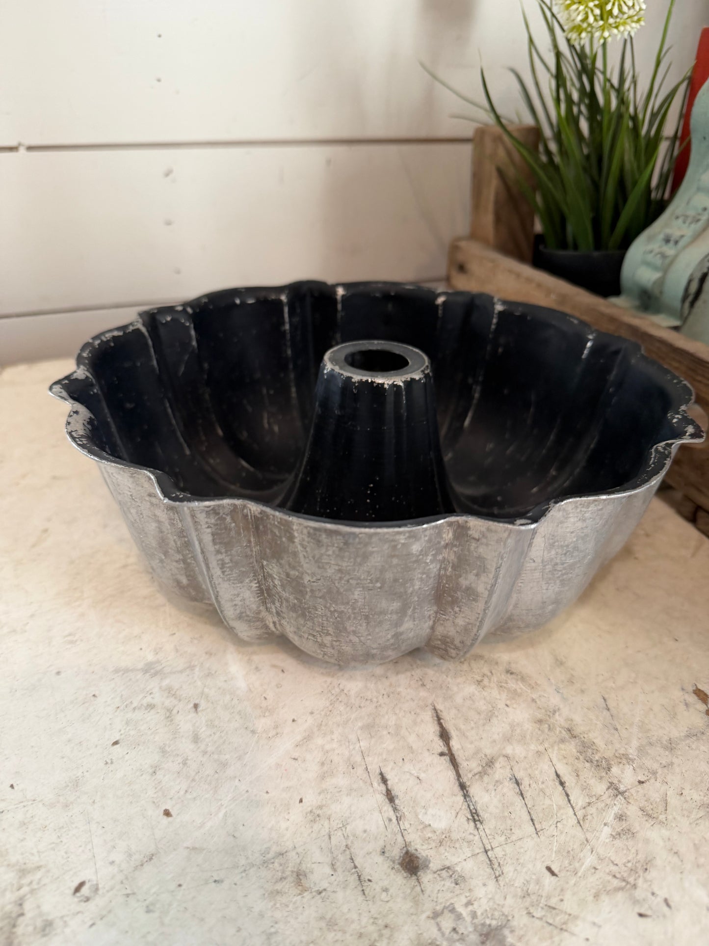 Vintage cast aluminum Bundt pan